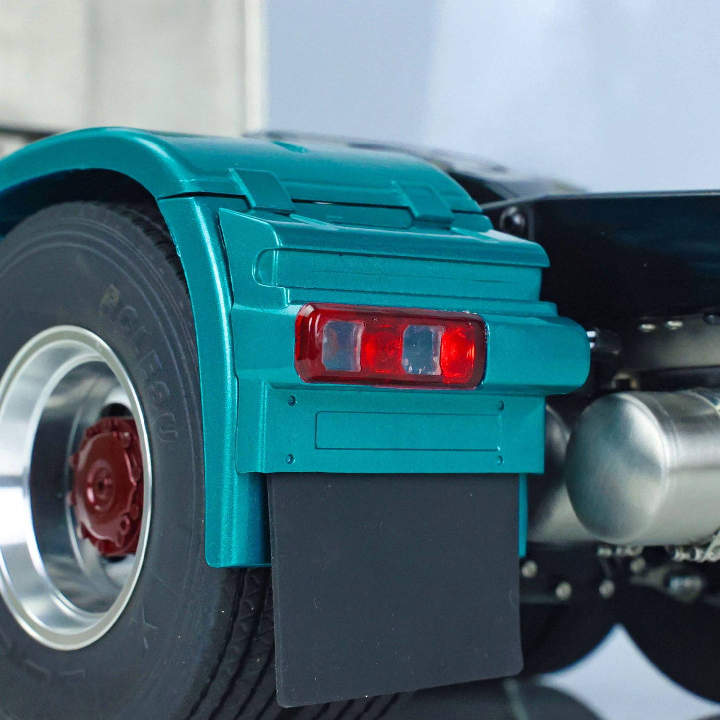 LESU 1/14 RC RTR Highline Tractor Truck Model 1851 3363 6*6 Metal Chassis W/ Sound & Light Systems Electric Wiper Battery ESC 3Speed Gearbox