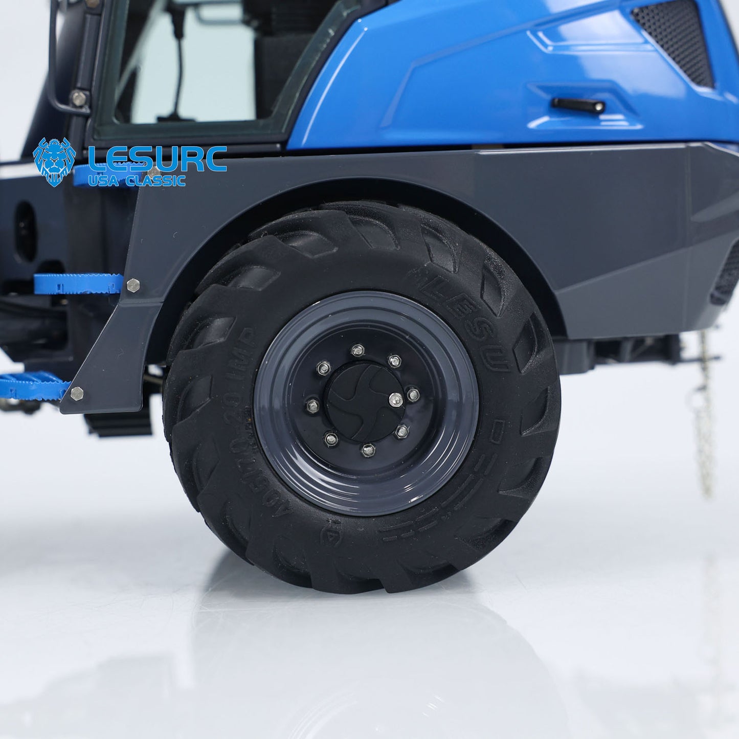 AT1050 LESU 1/14 Hydraulic RC Fork Truck Telescopic Arm Radio Control Loader Electric Engineering Vehicle Model FlySky ST8 Remote