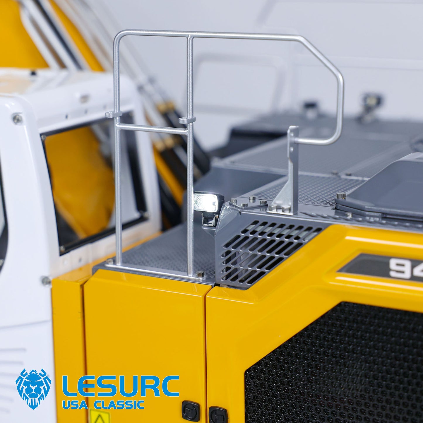 LESU Aoue-LR945 1/14 Hydraulic RC Excavator Assembled Metal Digger Engineering Vehicle Model 7-Ways Reversing Valve