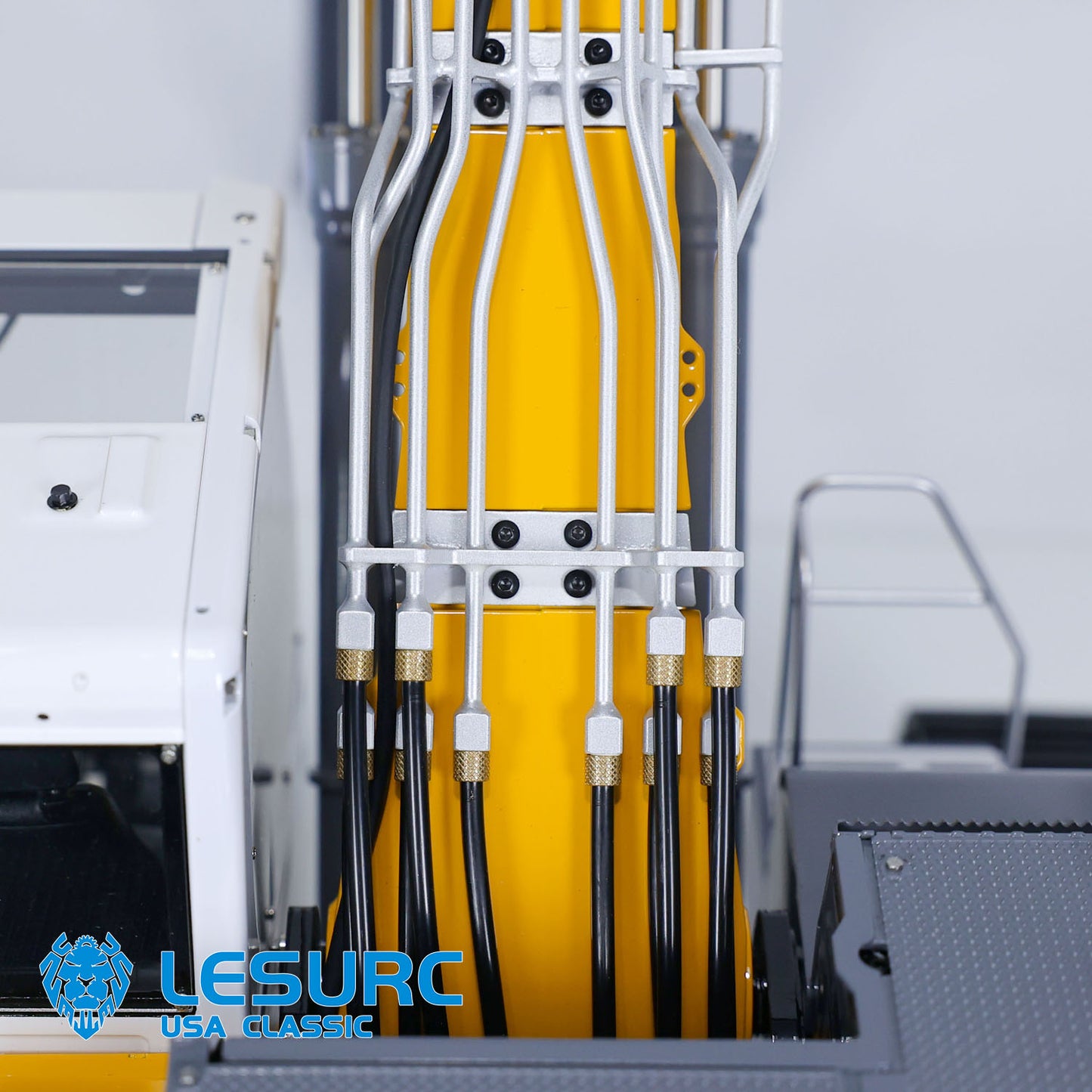 LESU Aoue-LR945 1/14 Hydraulic RC Excavator Assembled Metal Digger Engineering Vehicle Model 7-Ways Reversing Valve