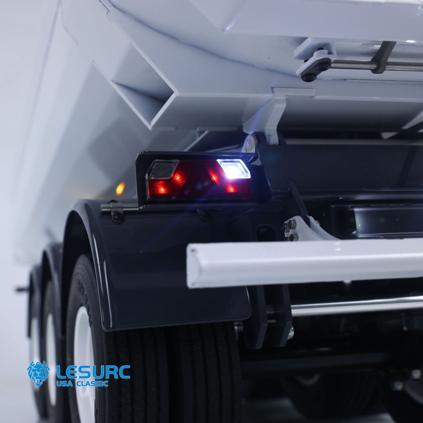 LESU A0045 1/14 Metal Hydraulic RC Semi Dump Trailer Model with Electric Legs for RC Tractor Truck Construction Model Enthusiast