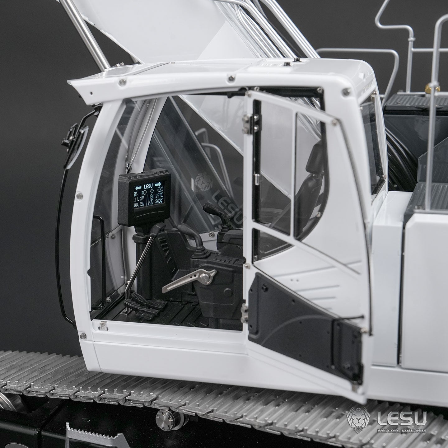 LESU AOUE LR945 1/14 RC Long-reach Hydraulic Excavator CNC Extended Arm Radio Control Digger Model Light 7CH Valve 4MPa Pump