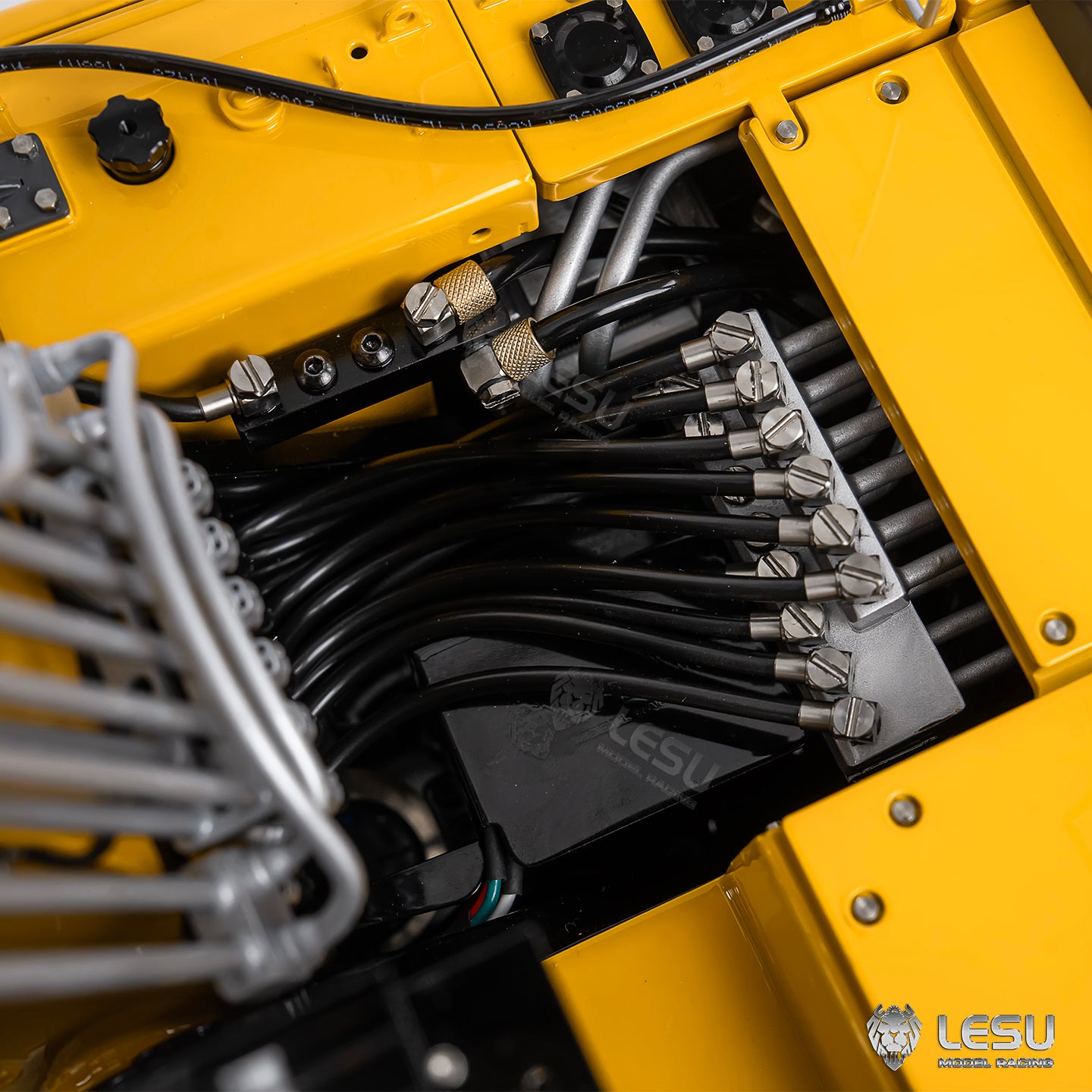 LESU AOUE LR956 1/14 RC Hydraulic Excavator KIT Metal 2 Arms Remote Control Digger Model 4MPA Dual Pumps Light 6CH Brass Valve