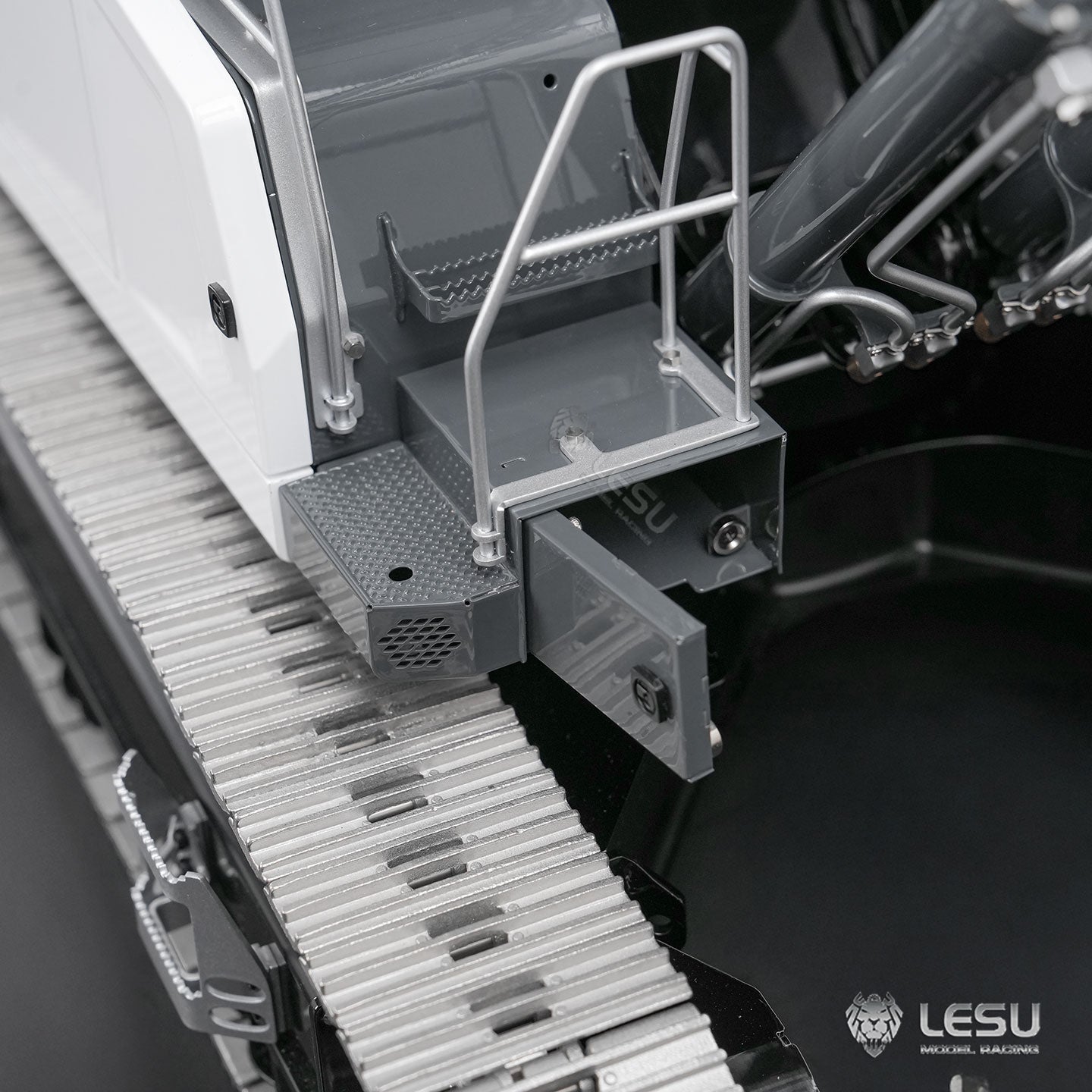 LESU AOUE LR945 1/14 RC Long-reach Hydraulic Excavator CNC Extended Arm Radio Control Digger Model Light 7CH Valve 4MPa Pump