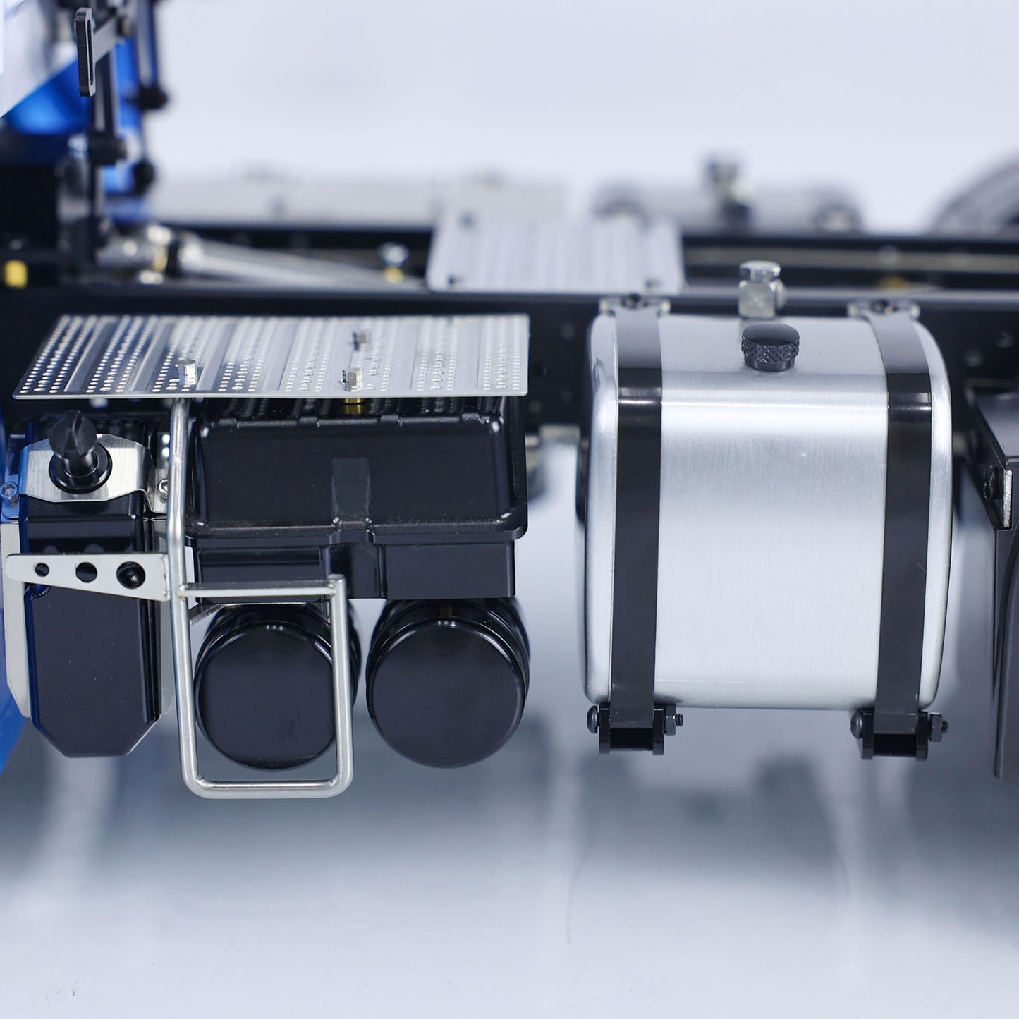 IN STOCK LESU 1/14 RC Tractor Truck 6x6 Metal Chassis Model Radio System 2-speed Gearbox Sounds Lights ESC Motor Servo