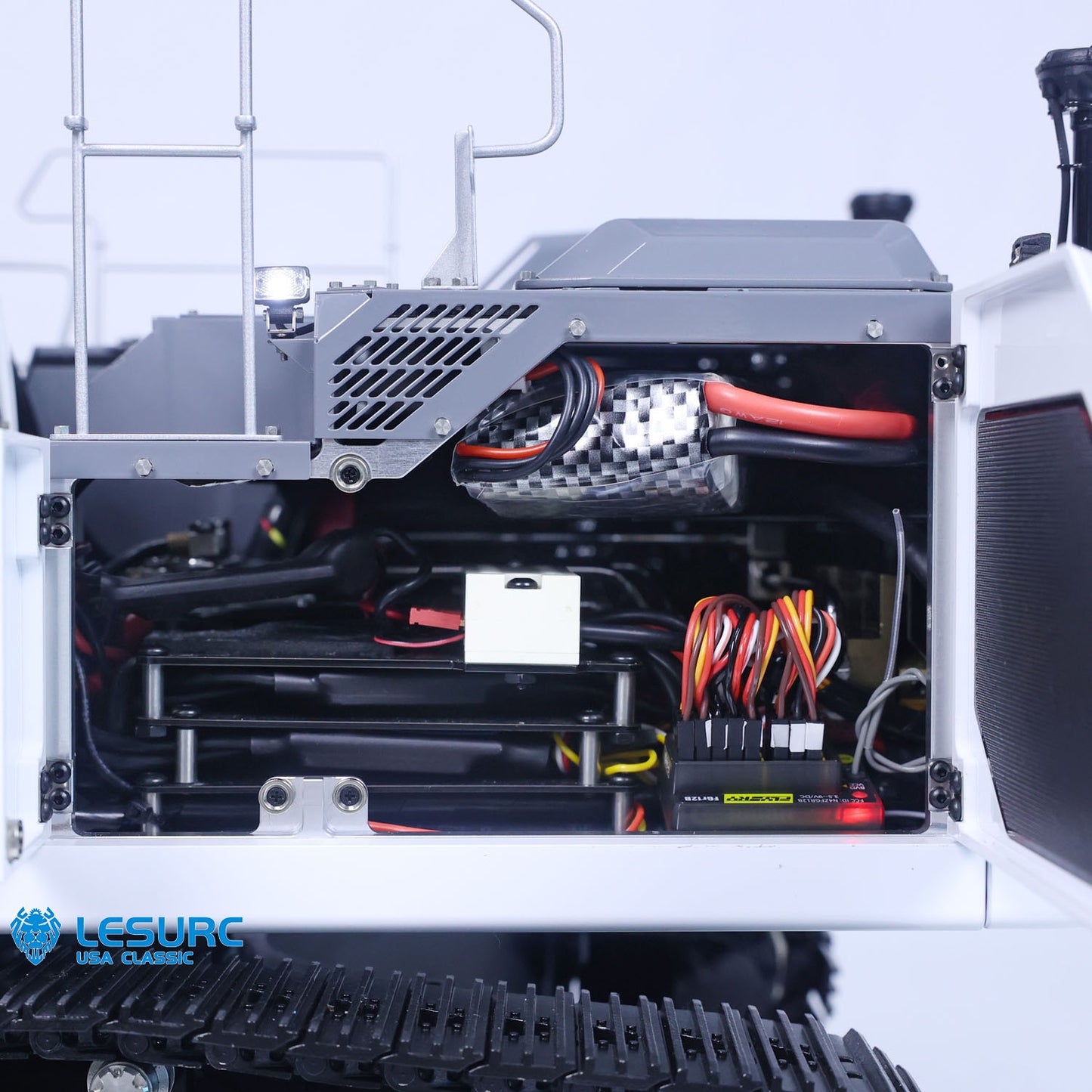 LESU Aoue-LR945 1/14 Metal RC Hydraulic Excavator B0016 7CH Valve Light System for Remote Control Digger Model Enthusiast Outdoor Fun
