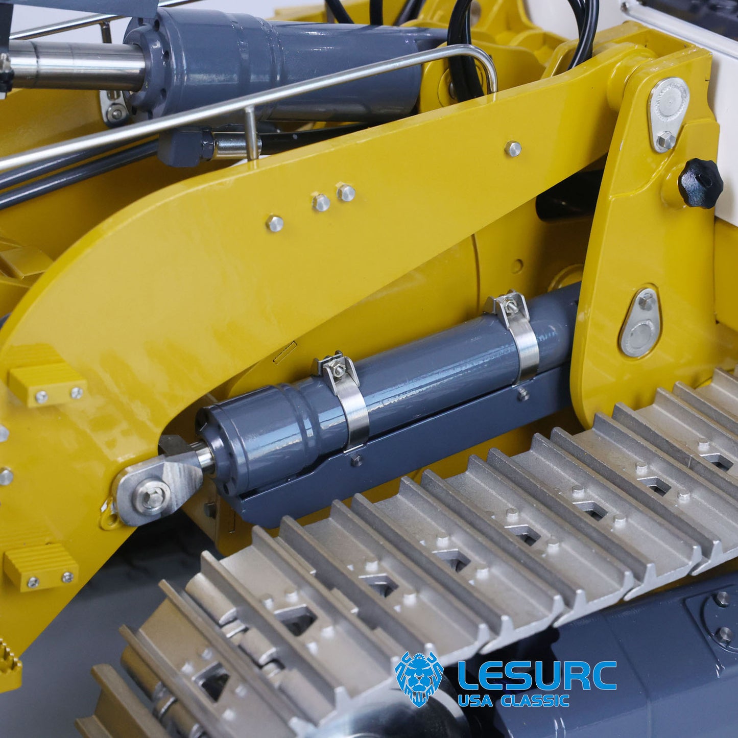 LESU LR636 1/14 Metal Hydraulic RC Tracked Loader Brushless Motor PL18EV Lite Remote Controller 4 Ways Directional Valve Sound Light System