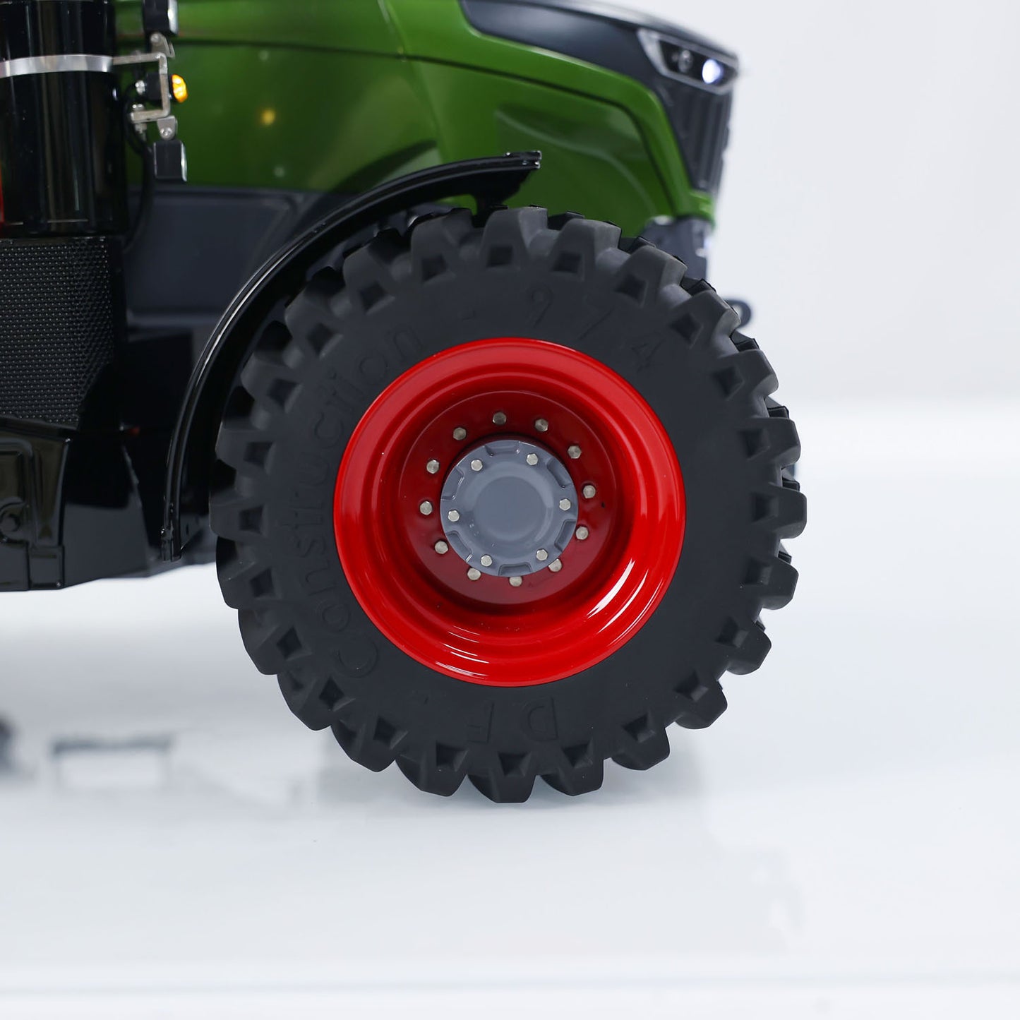 LESU A0005 1/16 4X4 Fendt Metal Chassis RC Walking Tractors with FrSky ST8 Remote Controller Differential Lock Light Sound System