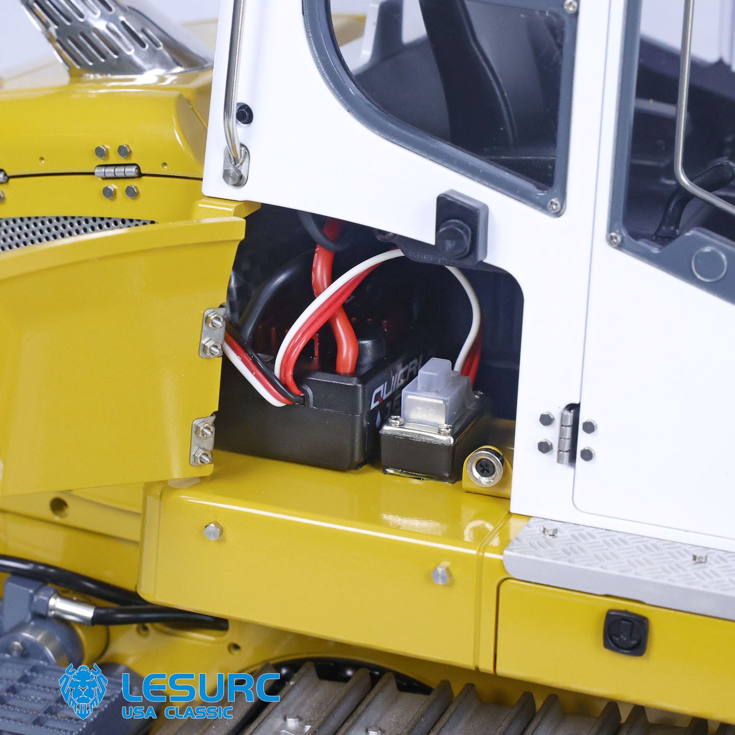 LESU LR636 1/14 Metal Hydraulic RC Tracked Loader Brushless Motor PL18EV Lite Remote Controller 4 Ways Directional Valve Sound Light System