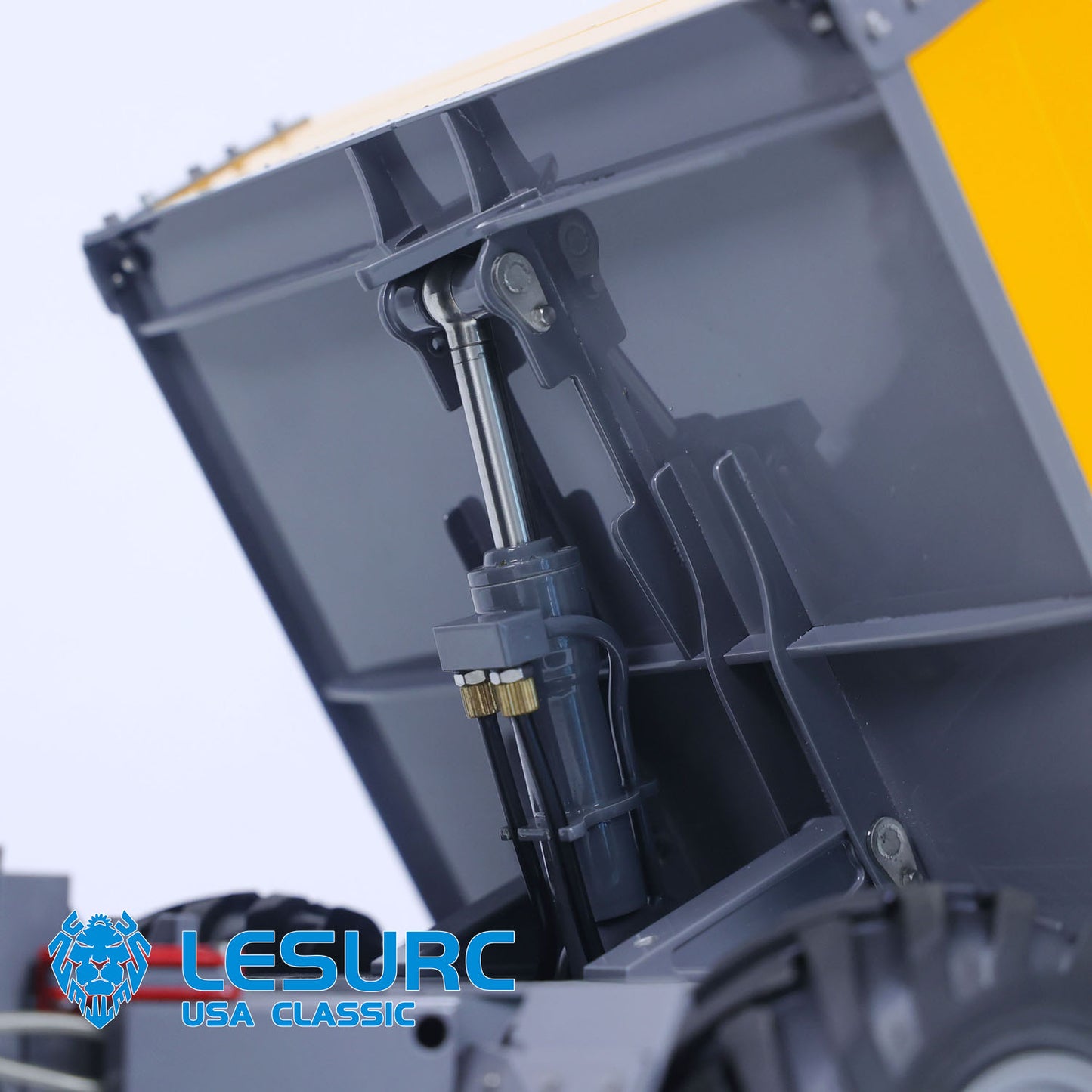 LESU 6MDX-B 1/14 Metal Hydraulic 4x4 RC Dump Truck with Differential Lock Axles Sound Light System for Engineering Vehicle Enthusiast