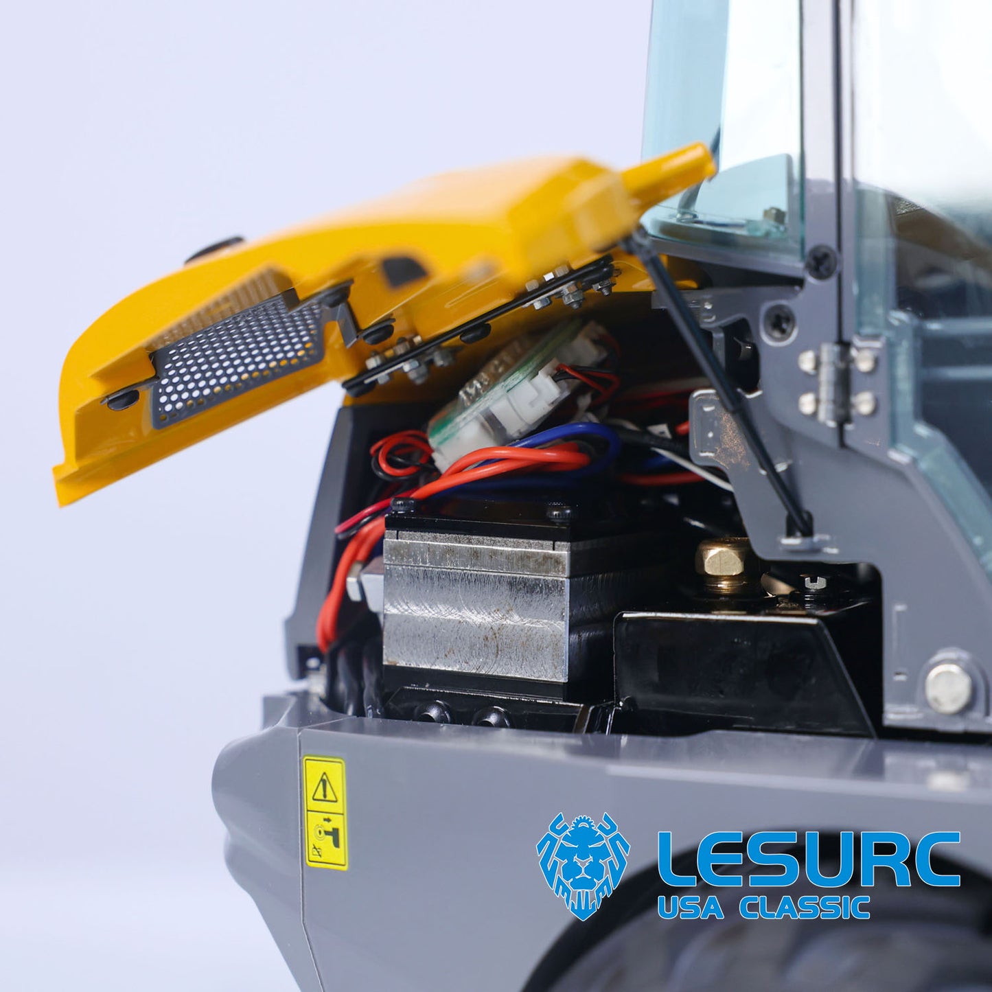 LESU 6MDX-B 1/14 Metal Hydraulic 4x4 RC Dump Truck with Differential Lock Axles Sound Light System for Engineering Vehicle Enthusiast