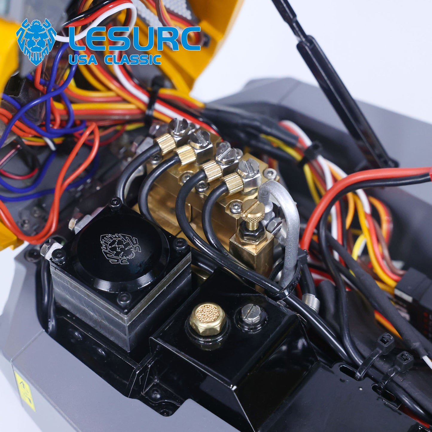 LESU 6MDX-B 1/14 Metal Hydraulic 4x4 RC Dump Truck with Differential Lock Axles Sound Light System for Engineering Vehicle Enthusiast
