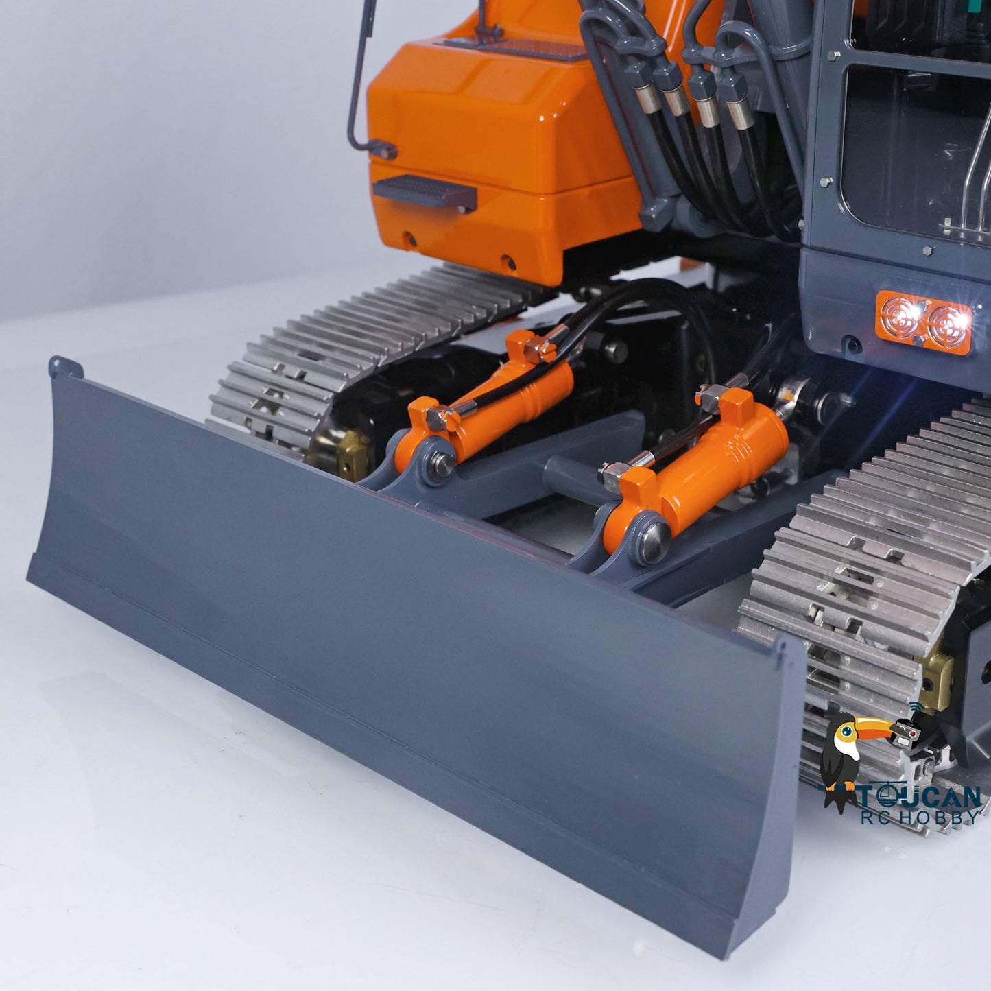 LESU 1/14 Metal RC Hydraulic Excavator Tracked 3 Arms Aoue ET26L With PL18EV Radio System GPS Assembled Diggers Vehicle Model