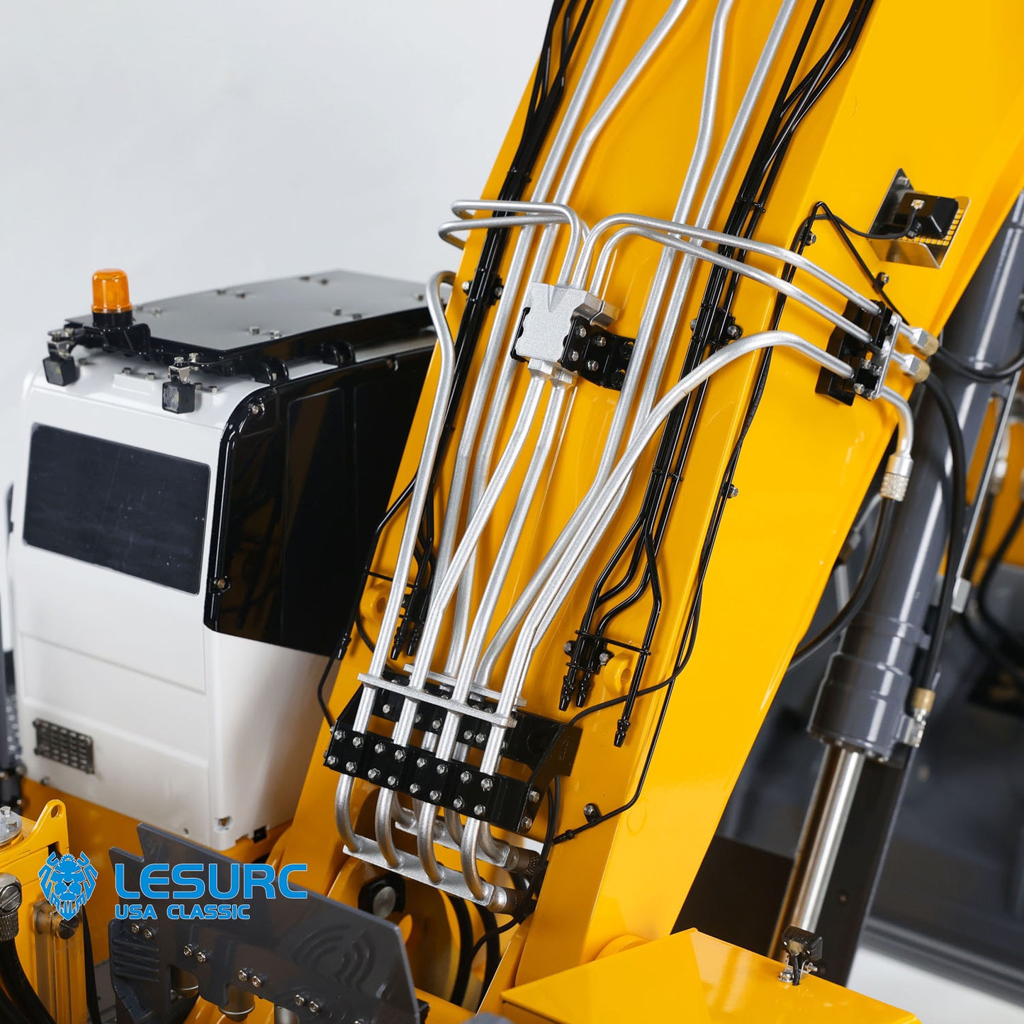 LESU Aoue 9150 1/14 Metal RC Digger B0010 Hydraulic Excavator with Dual Pump Lifting Ladder 5CH Valve Light System for Scale Machinery Enthusiast