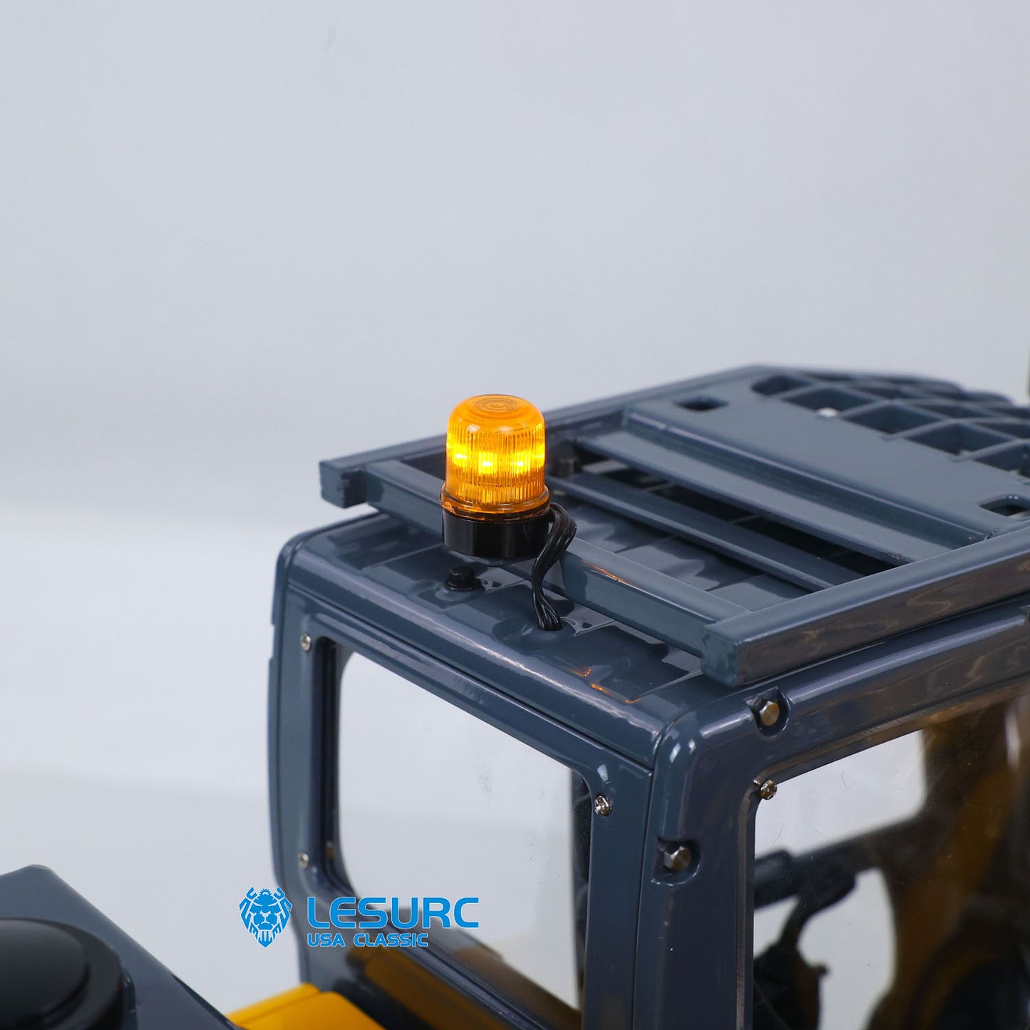 LESU SK500 1/14 Metal Remote Control Hydraulic Excavator B0018 RC Digger with 6 Ways Valve Light System for RC Construction Hobbyists