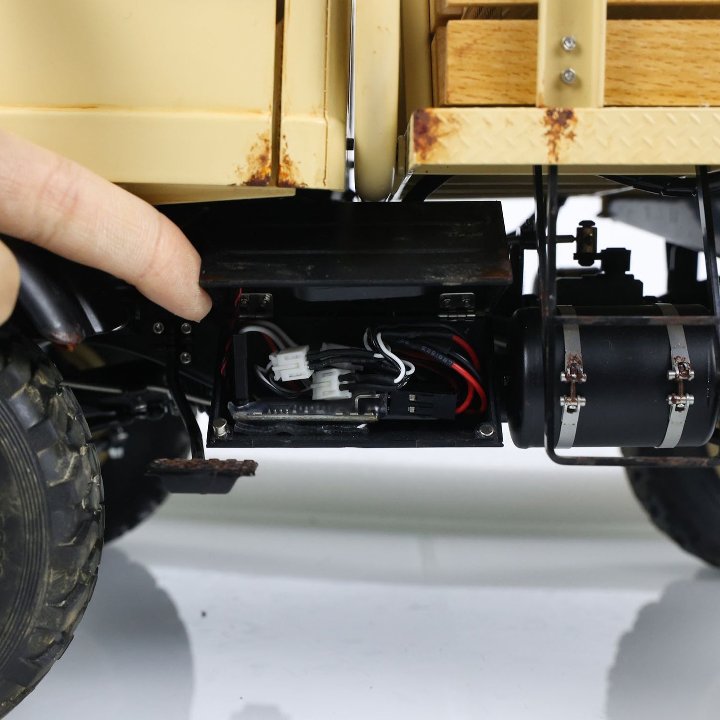 LESU 1/10 4x4 RC Crawler Trucks UM406 RTR Off-Road Vehicles Brushless Motor 2Speed Transmission Axle Locks I6S Radio System Battery Charger