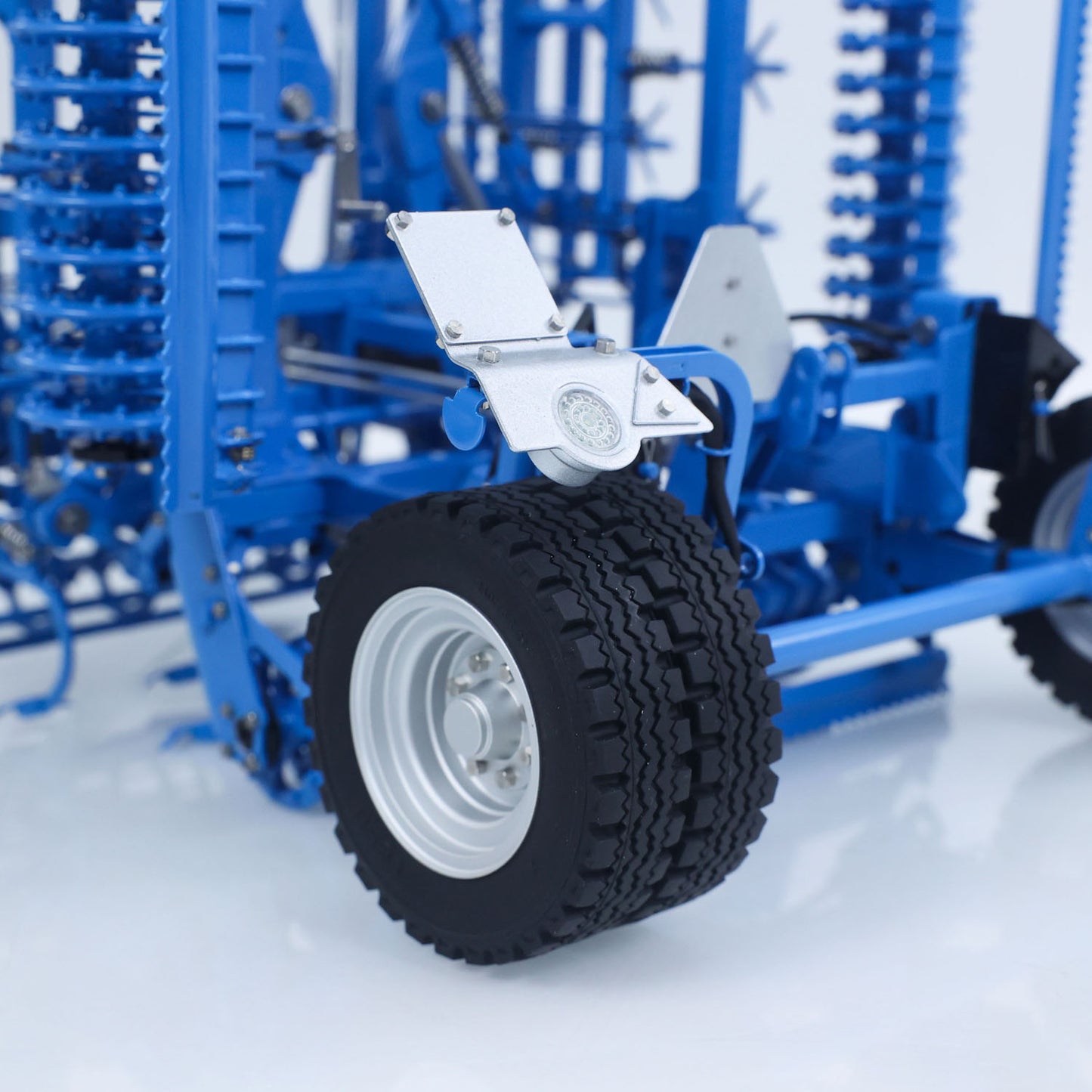 LESU Metal 4x4 1/14 RC Tractor Truck AOUE 1050 K500 Seedbed Pre-sowing Soil Preparation Planter Plough Hydraulic Agricultural Vehicles Frsky PL18EV Lite