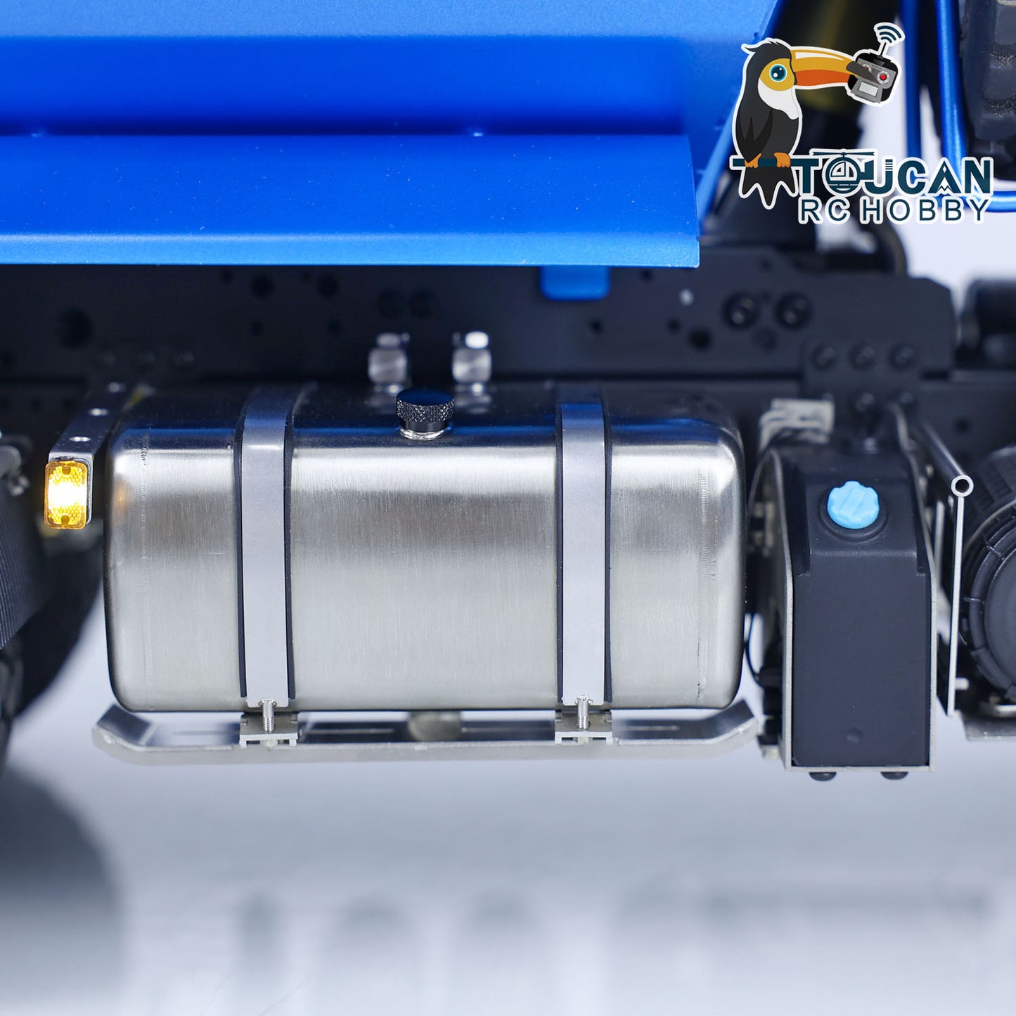 LESU 1/14 6*6 Z0032 Metal Hydraulic RC 3 Axles Dumper Truck With Front Multi Stage Cylinder U bucket I6S Radio System Model