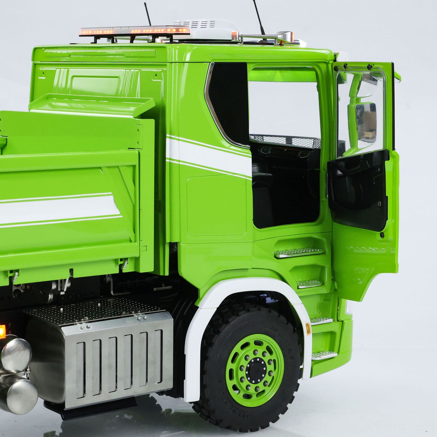 IN Stock LESU A0009 1/14 Metal 6x6 RC Hydraulic Dumper Truck 3 ways Remote Control Tipper With ST8 Radio System Smoke 3-speed Transmission