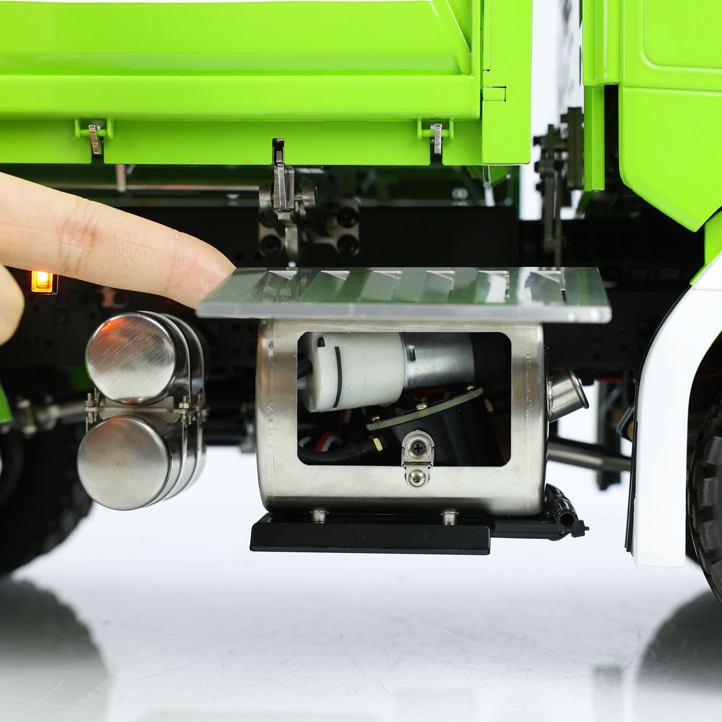 IN Stock LESU A0009 1/14 Metal 6x6 RC Hydraulic Dumper Truck 3 ways Remote Control Tipper With ST8 Radio System Smoke 3-speed Transmission