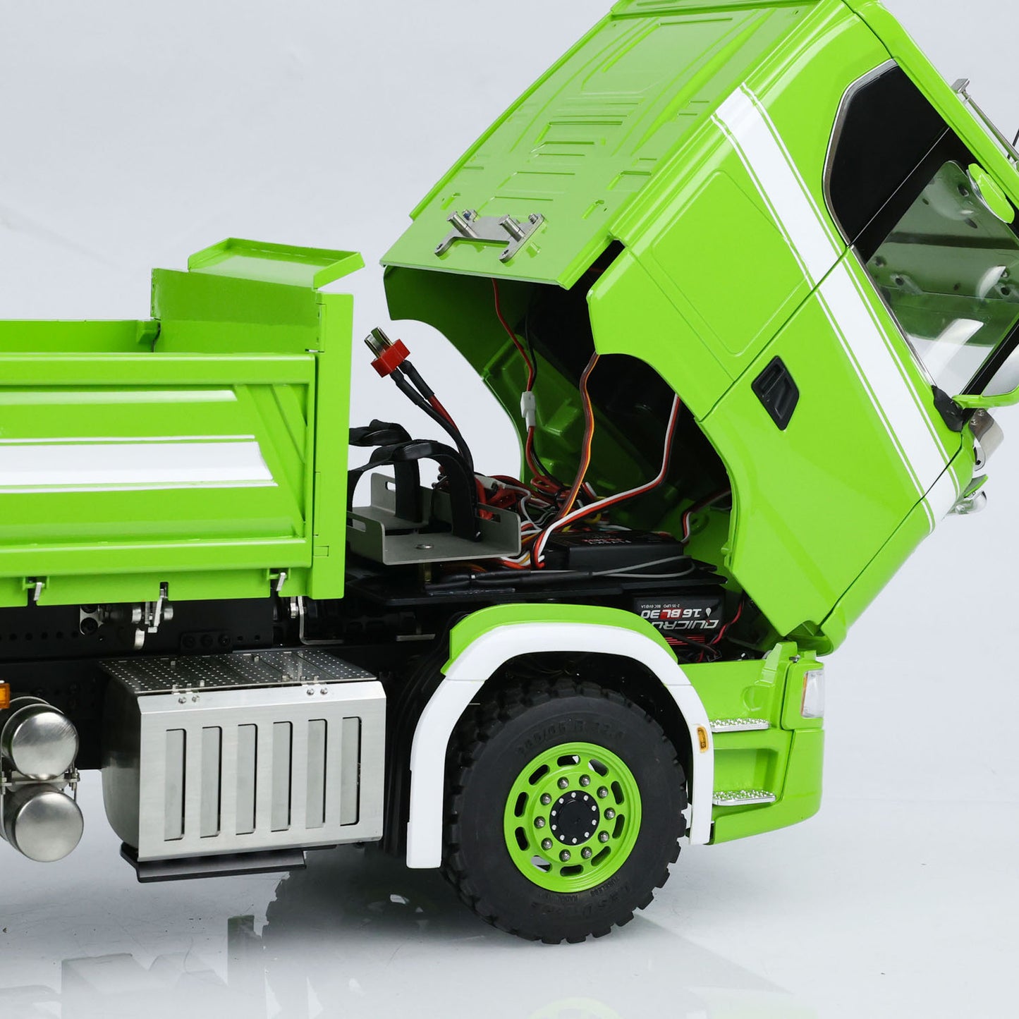IN Stock LESU A0009 1/14 Metal 6x6 RC Hydraulic Dumper Truck 3 ways Remote Control Tipper With ST8 Radio System Smoke 3-speed Transmission