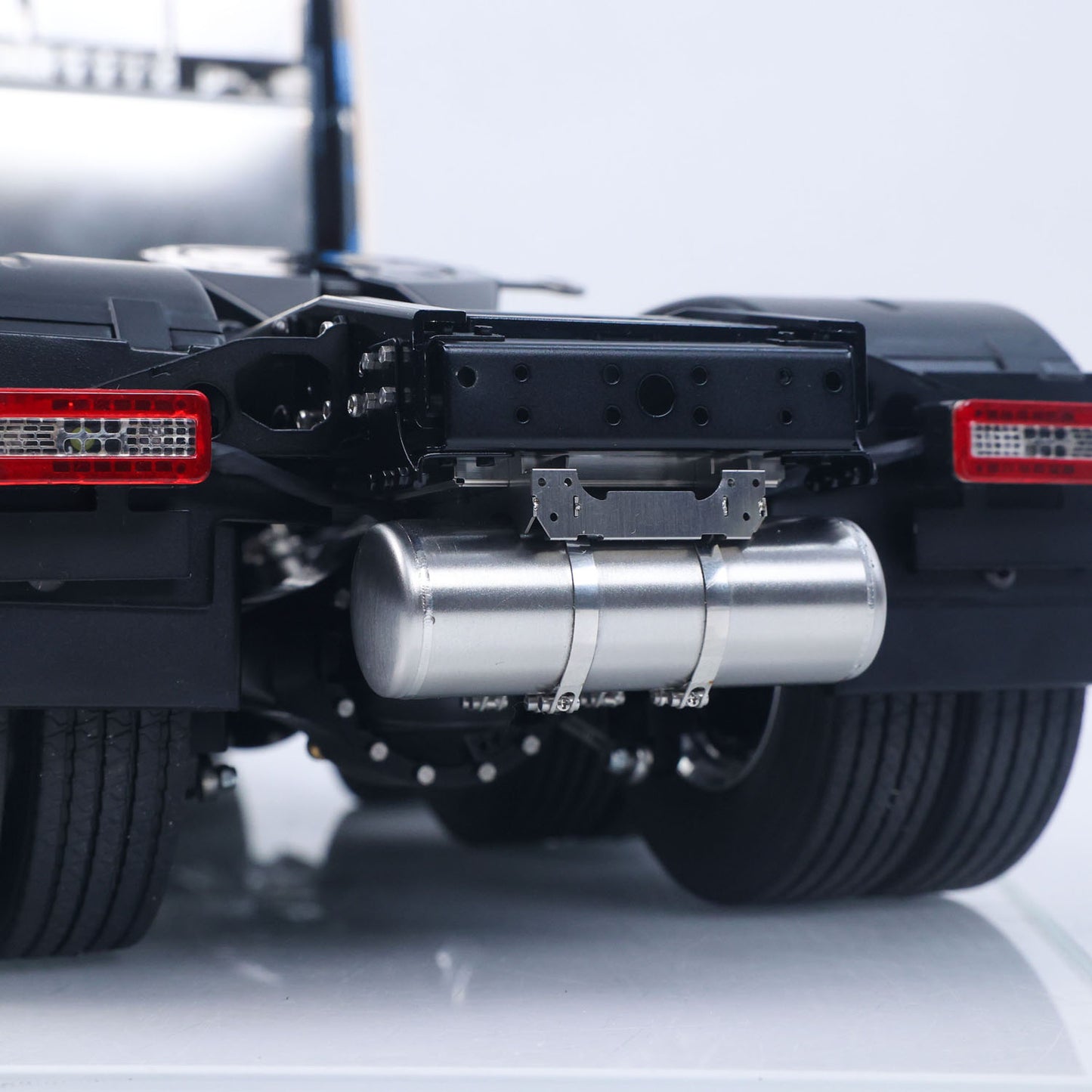 TOUCAN 1/14 Remote Control Tractor Truck LESU 8x8 Metal Chassis ST8 Radio System 2 Speed Gearbox Light Sounds Smoke Axle Locks