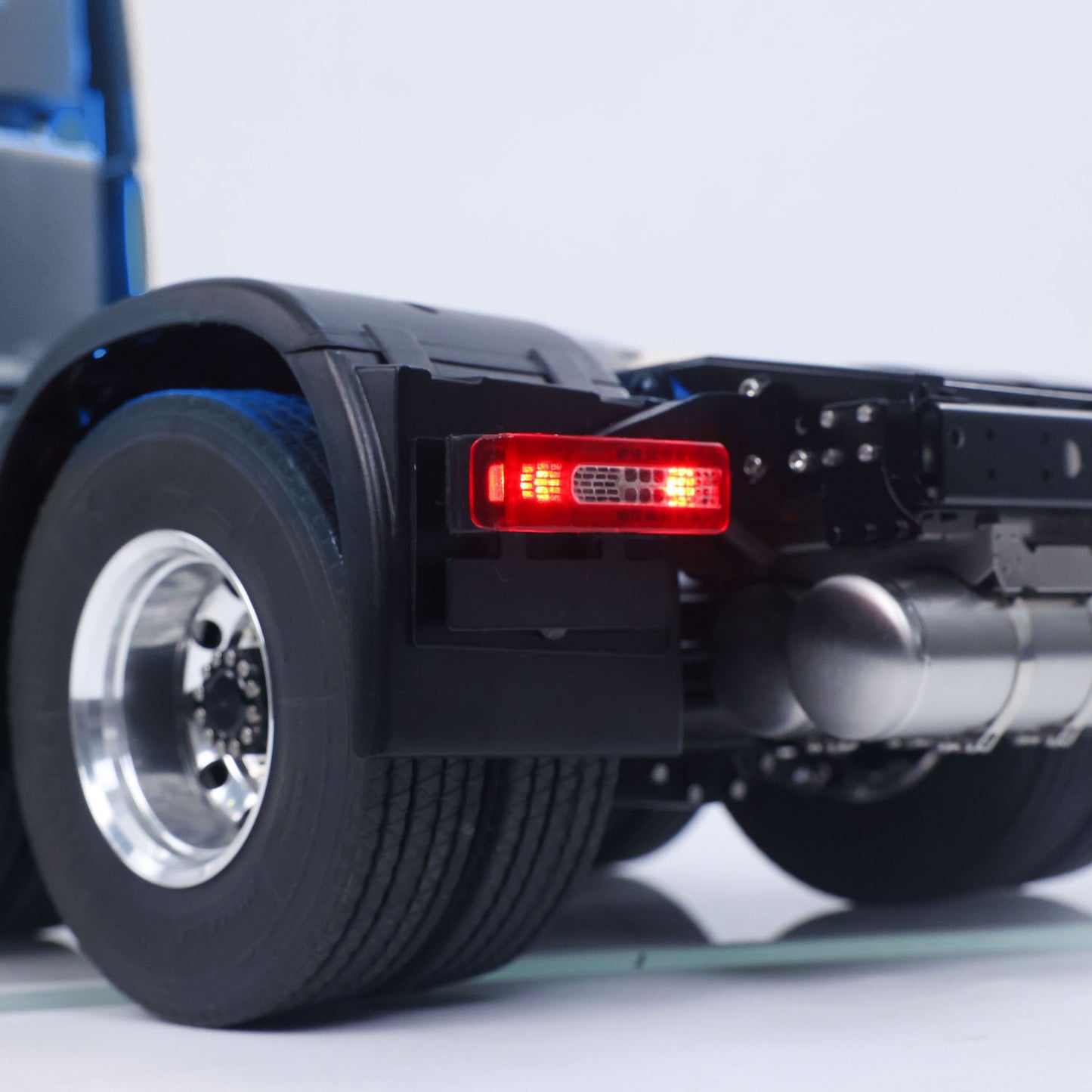 TOUCAN 1/14 Remote Control Tractor Truck LESU 8x8 Metal Chassis ST8 Radio System 2 Speed Gearbox Light Sounds Smoke Axle Locks