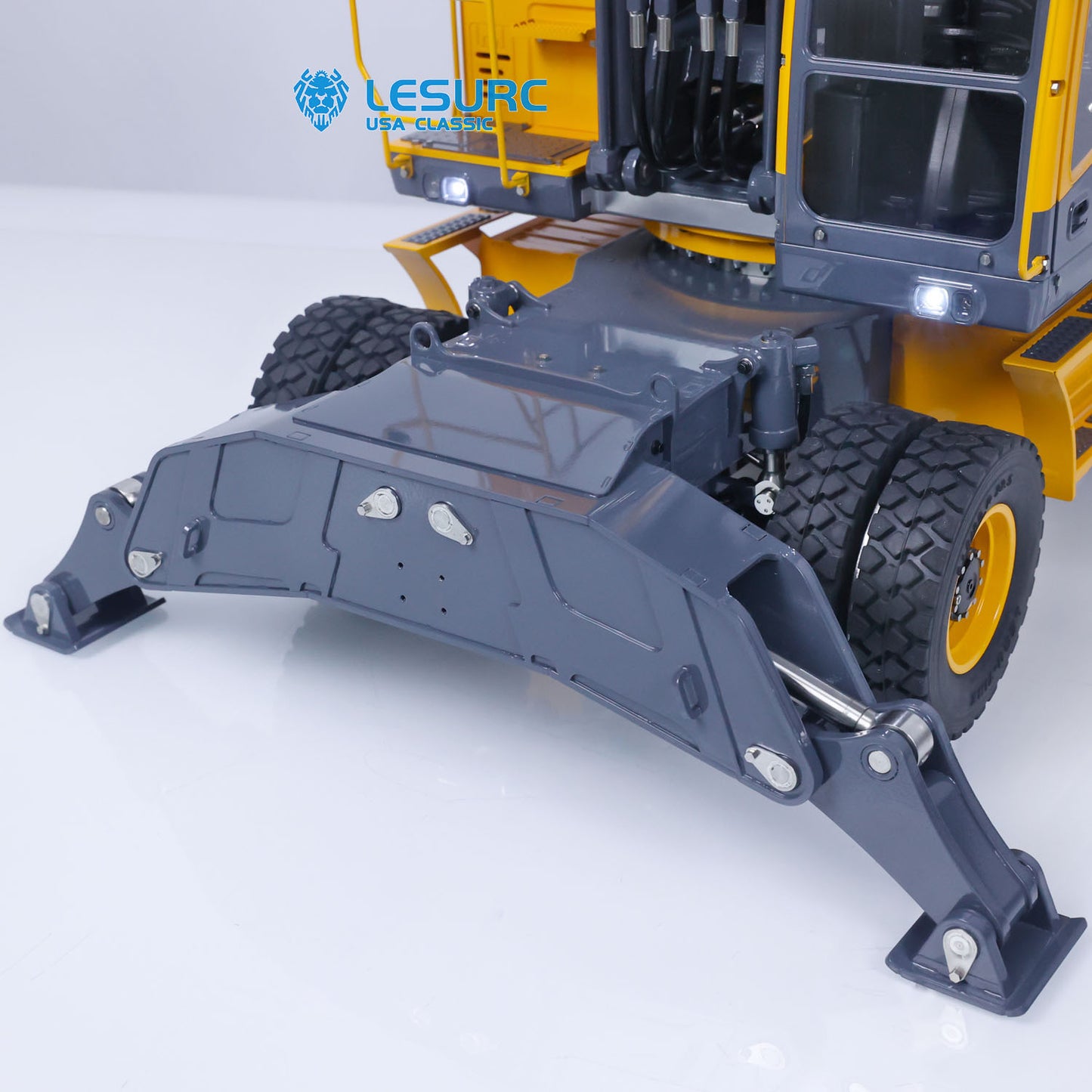 LESU AoueET30H 1/14 Metal RC Hydraulic Excavator A0006 PNP Wheeled Digger with 8CH Valve Hobbywing ESC Light System for Construction Model Builders