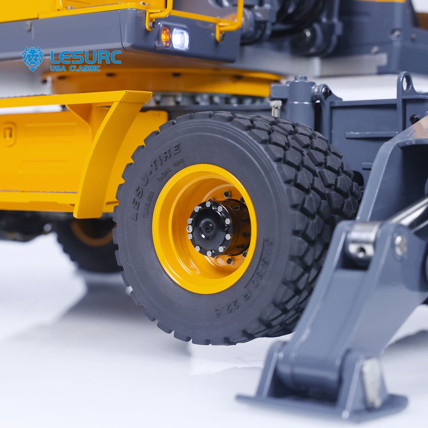 LESU AoueET30H 1/14 Metal RC Hydraulic Excavator A0006 PNP Wheeled Digger with 8CH Valve Hobbywing ESC Light System for Construction Model Builders