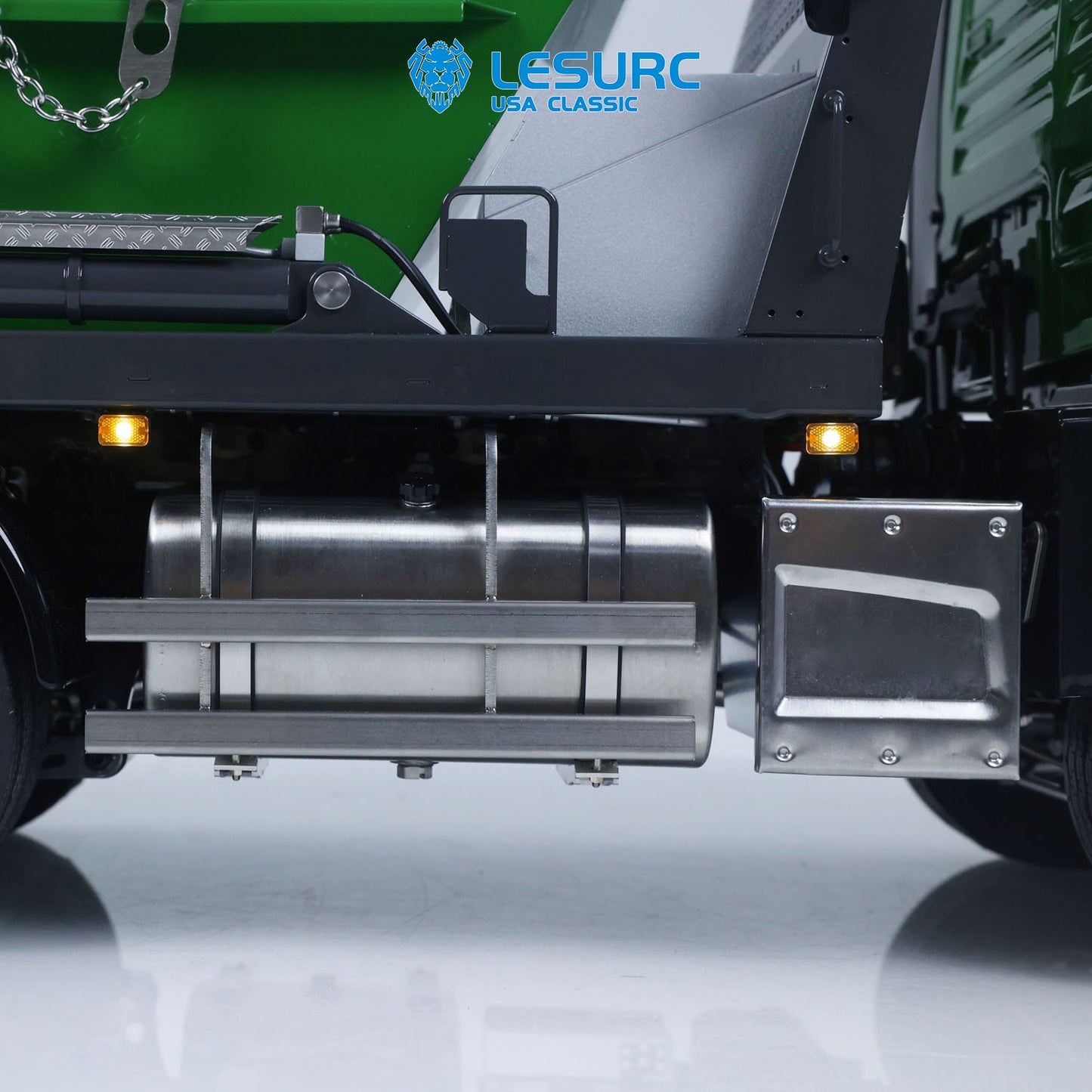 LESU Z0068 1/14 Metal 4x4 Hydraulic Swing Arm Garbage Vehicle with TGS Cabin 3 Speed Transmission 4CH Reversing Valve Lock Differential Axles