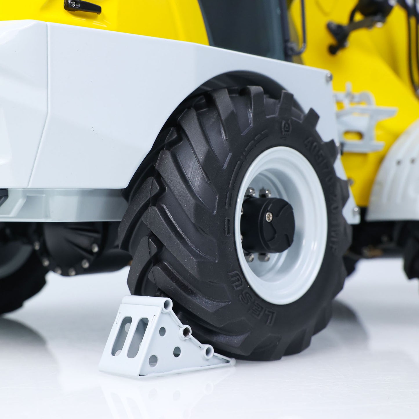 IN STOCK LESU 1/14 RC Hydraulic Telescopic Arm Loader AT1050 Tipper Construction Truck Model With 4 Wheel Drive I6S Radio System Fork