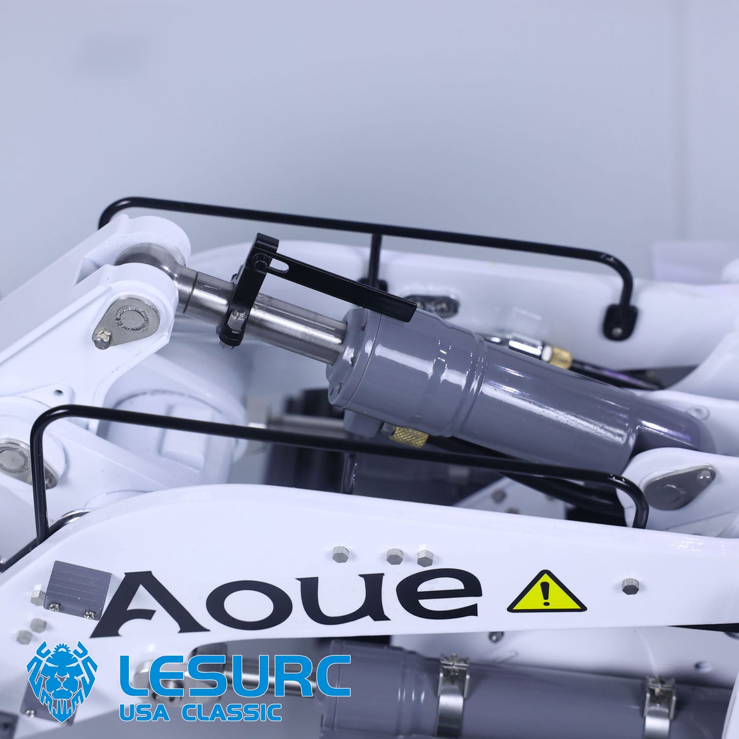 LESU LR636 1/14 Metal Hydraulic RC Loader B0014 with 4CH Reversing Valve Rear Lifting Hook Decal for Engineering Vehicle Enthusiast