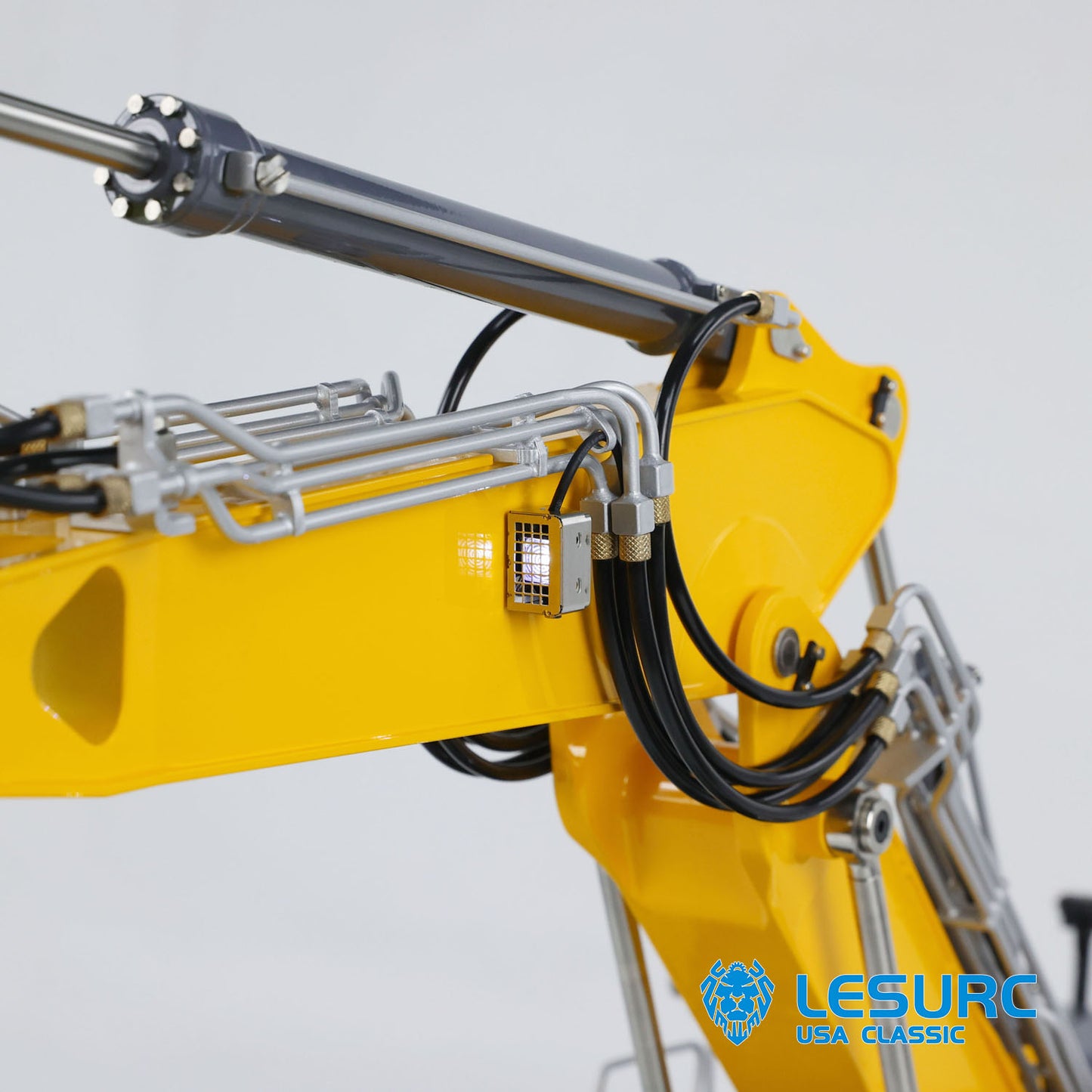 LESU Aoue-LR945 1/14 Metal RC Hydraulic Excavator B0017 RTR Digger with FlySky PL18EV Lite 7CH Valve Light System for Engineering Vehicle Enthusiast