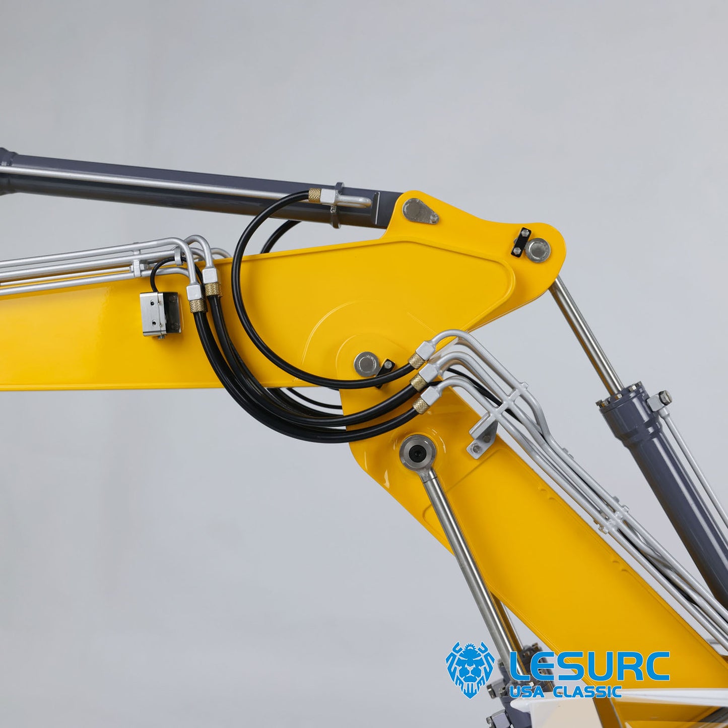 LESU Aoue-LR945 1/14 Metal RC Hydraulic Excavator B0017 3 Arms Digger Model with Light System for Construction Vehicle Model Hobbyists
