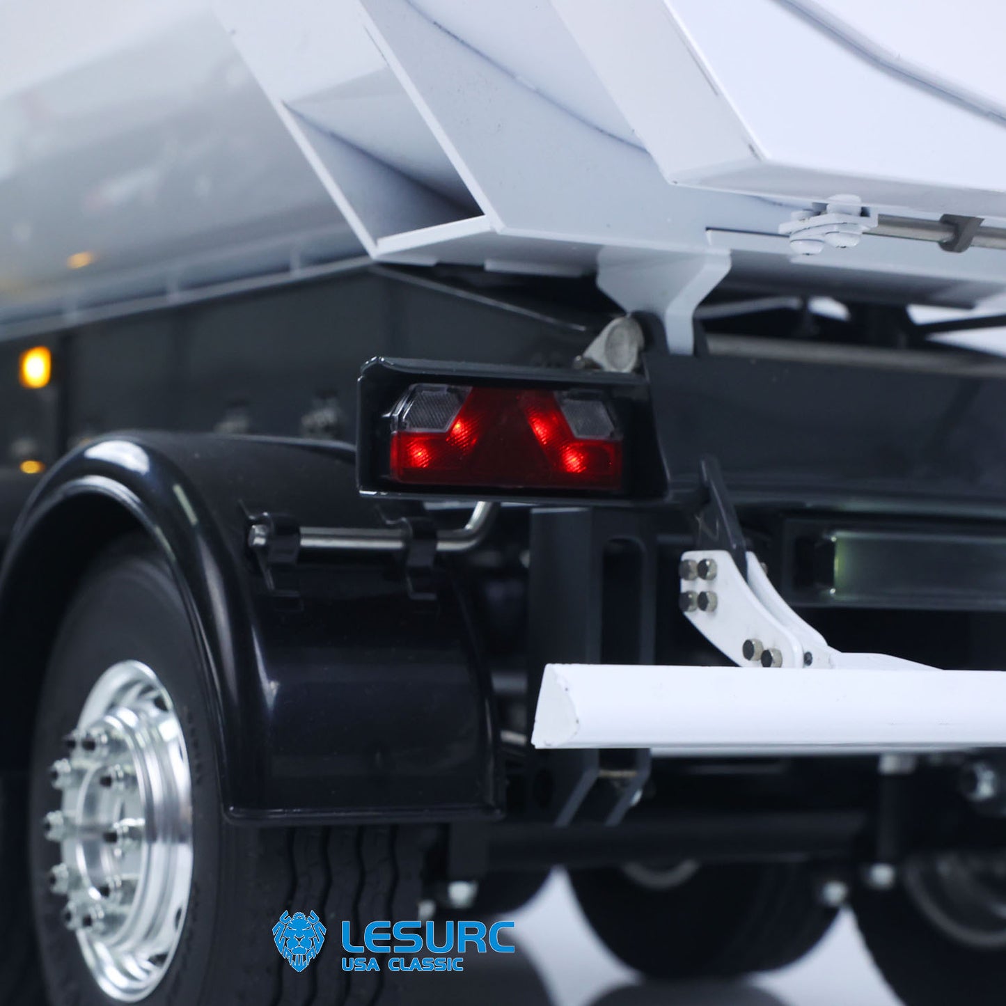 LESU A0069 1/14 Metal RC Trailer with Electric Legs Taillight Clearance Lamp for RC Tractor Truck Construction Vehicle Enthusiast