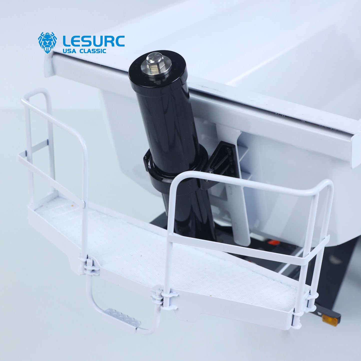 LESU A0069 1/14 Metal RC Trailer with Electric Legs Taillight Clearance Lamp for RC Tractor Truck Construction Vehicle Enthusiast