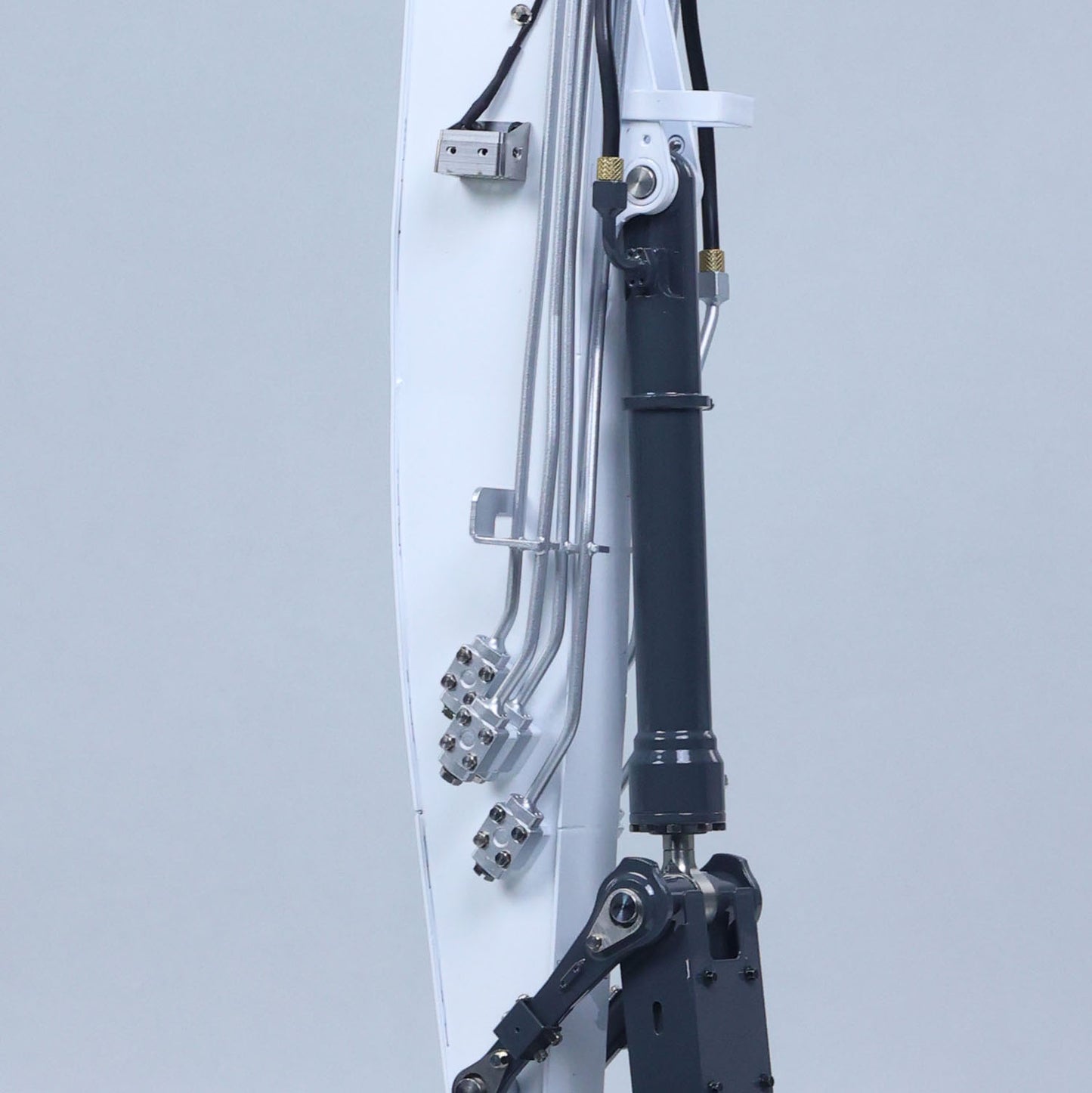 LESU AOUE LR945 1/14 RC Metal Hydraulic Tracks Excavator Long Arm Digger Model PL18EV LITE Radio System 7CH Reversing Valve