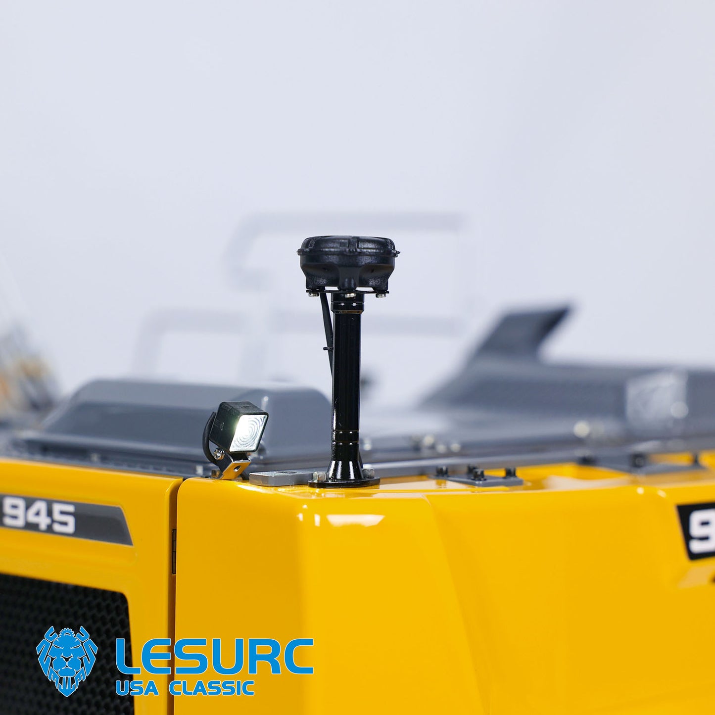 LESU Aoue-LR945 1/14 Metal RC Hydraulic Excavator B0016 7CH Valve Light System for Remote Control Digger Model Enthusiast Outdoor Fun
