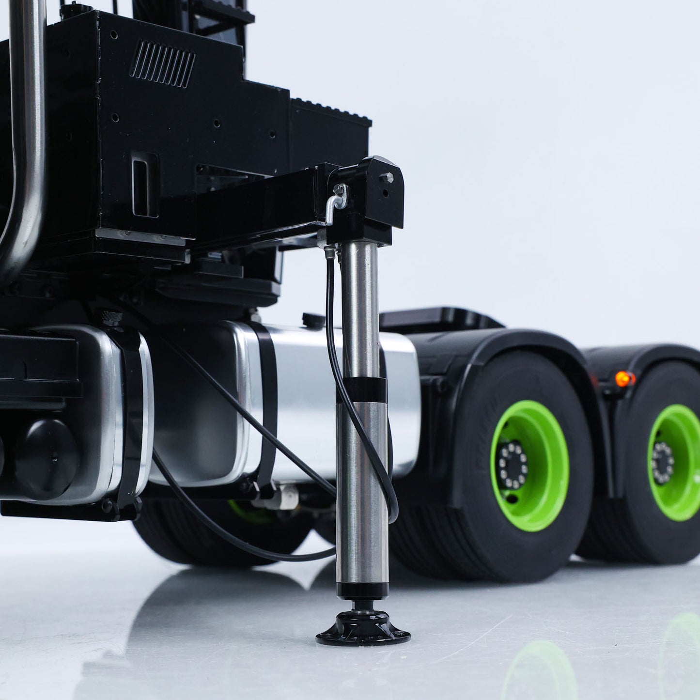 IN STOCK Toucan DIY 6X6 Metal Chassis 1/14 RC Tractor Truck 770S Hydraulic Crane Logging Trailer Emulated Vehicle Model PL18EVLite Radio Smoke
