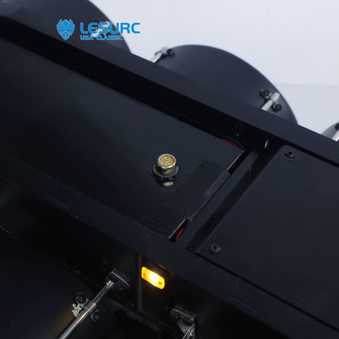 LESU A0045 1/14 Metal Hydraulic RC Semi Dump Trailer Model with Electric Legs for RC Tractor Truck Construction Model Enthusiast