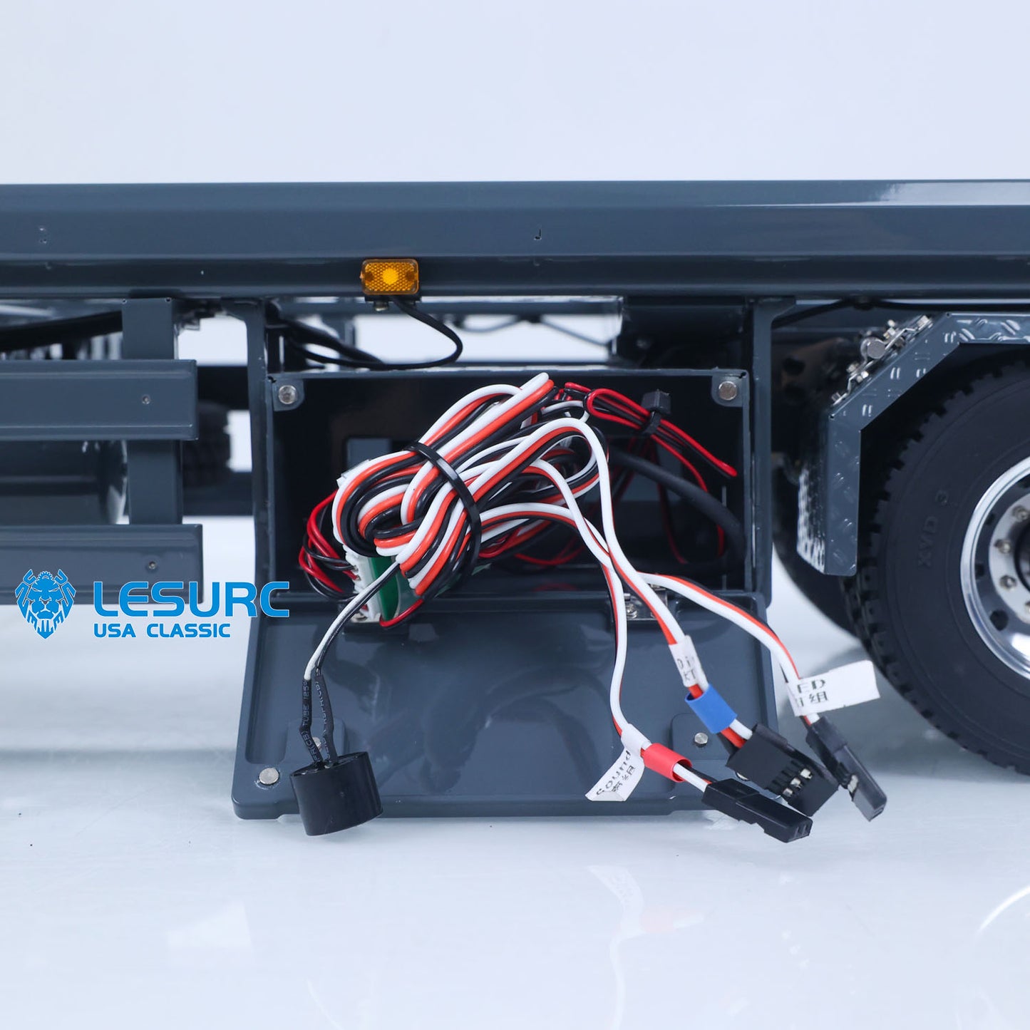 LESU A0065 1/14 Metal RC Roll Off Trailer with Front Wheel Steerable Light System for Remote Control Tractor Truck Backyard Fun