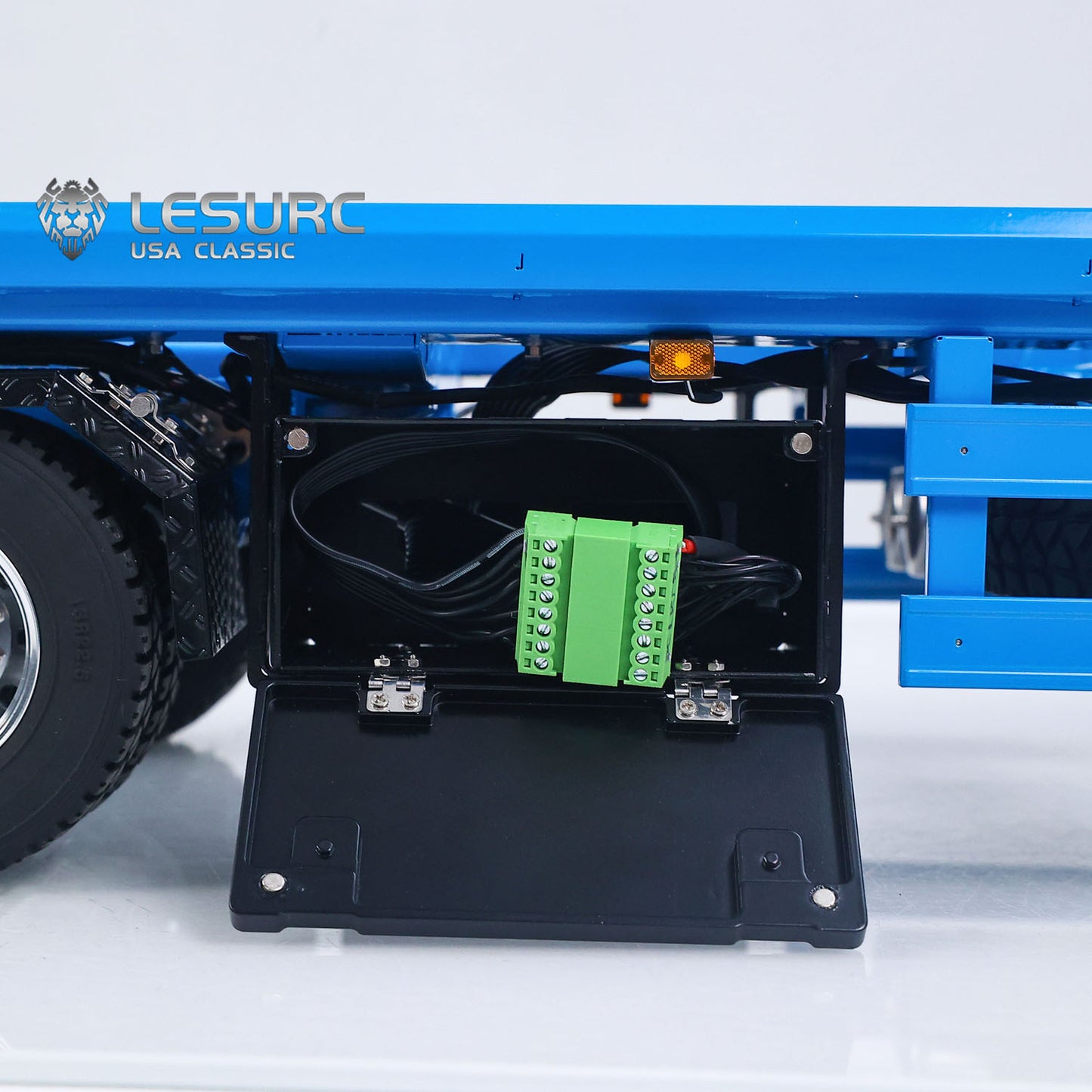 LESU A0065 1/14 Metal RC Roll Off Trailer with Front Wheel Steerable Light System for Remote Control Tractor Truck Backyard Fun