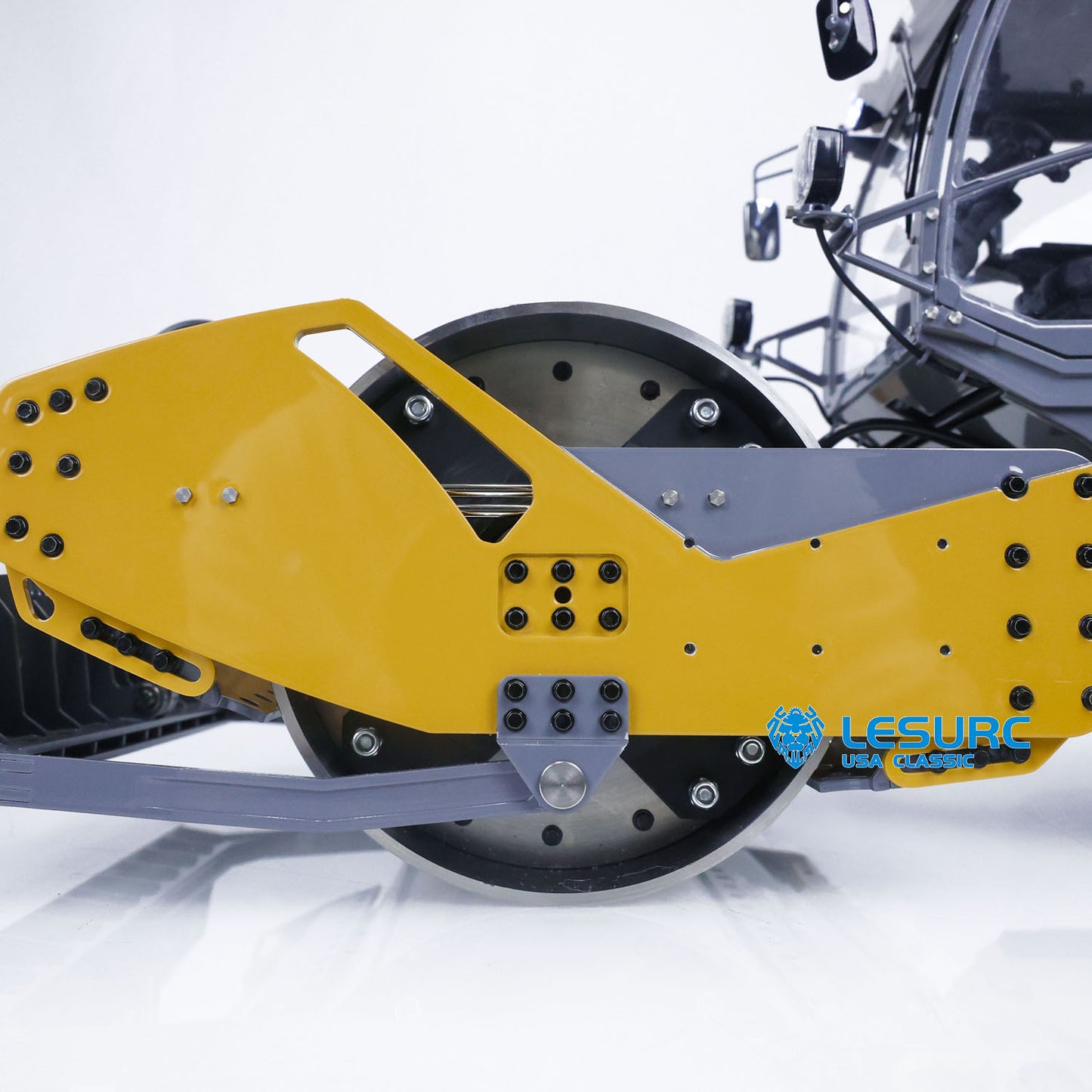LESU Aoue-H13i 1/14 Metal RC Hydraulic Road Roller A0009 PNP with Towing hook Lock Differential Axles Light Sound for Dirt Tracks Hobbyists