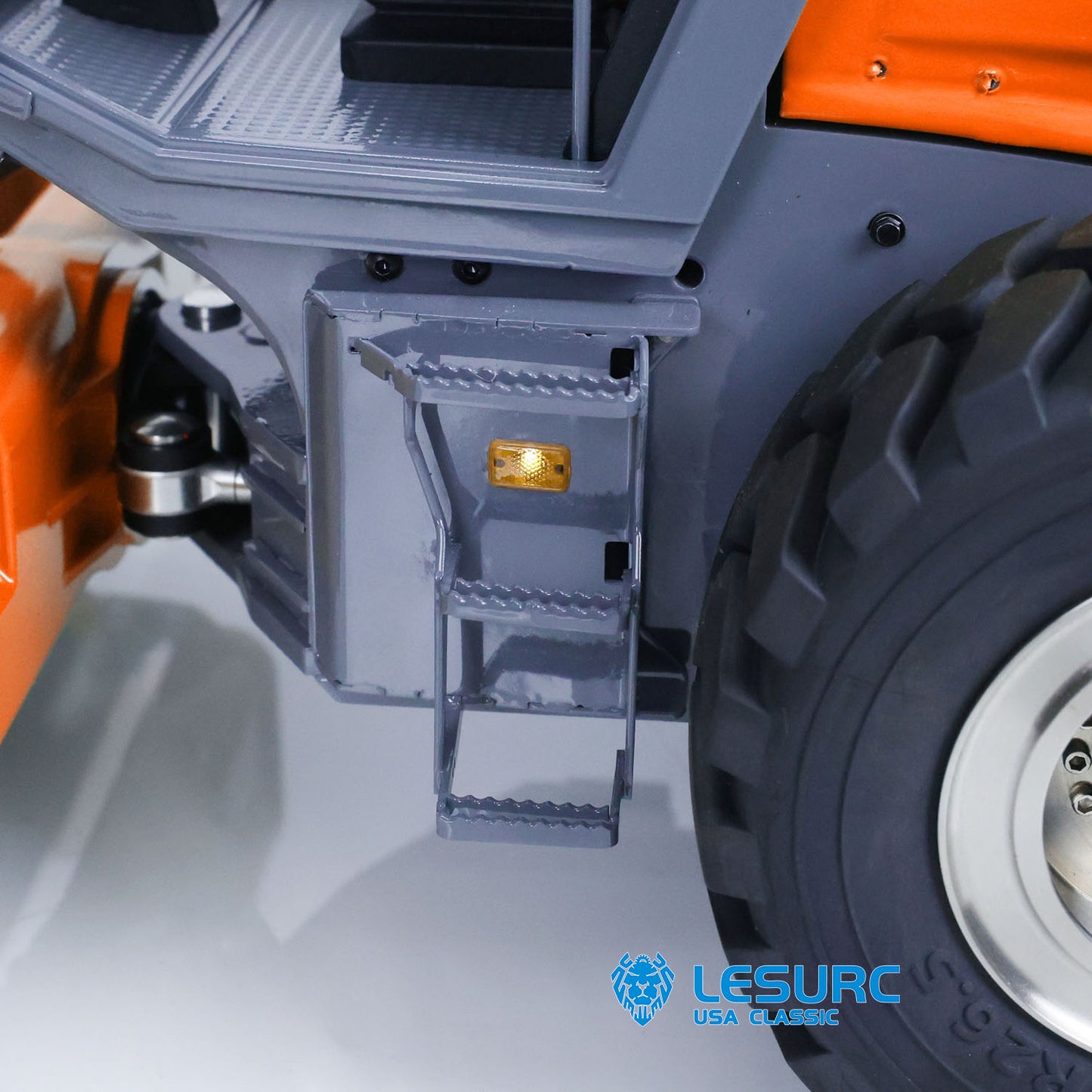 LESU Aoue-H13i 1/14 Metal RC Hydraulic Road Roller A0009 PNP with Towing hook Lock Differential Axles Light Sound for Dirt Tracks Hobbyists
