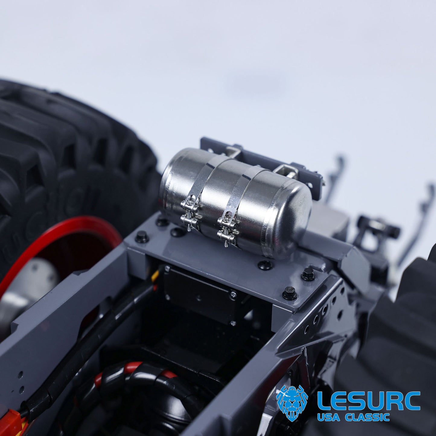 LESU A0005 1/16 4x4 Metal Chassis with Hooks Central Differential Light System for 1050 Walking Tractor Suitable to Scale Model Builders
