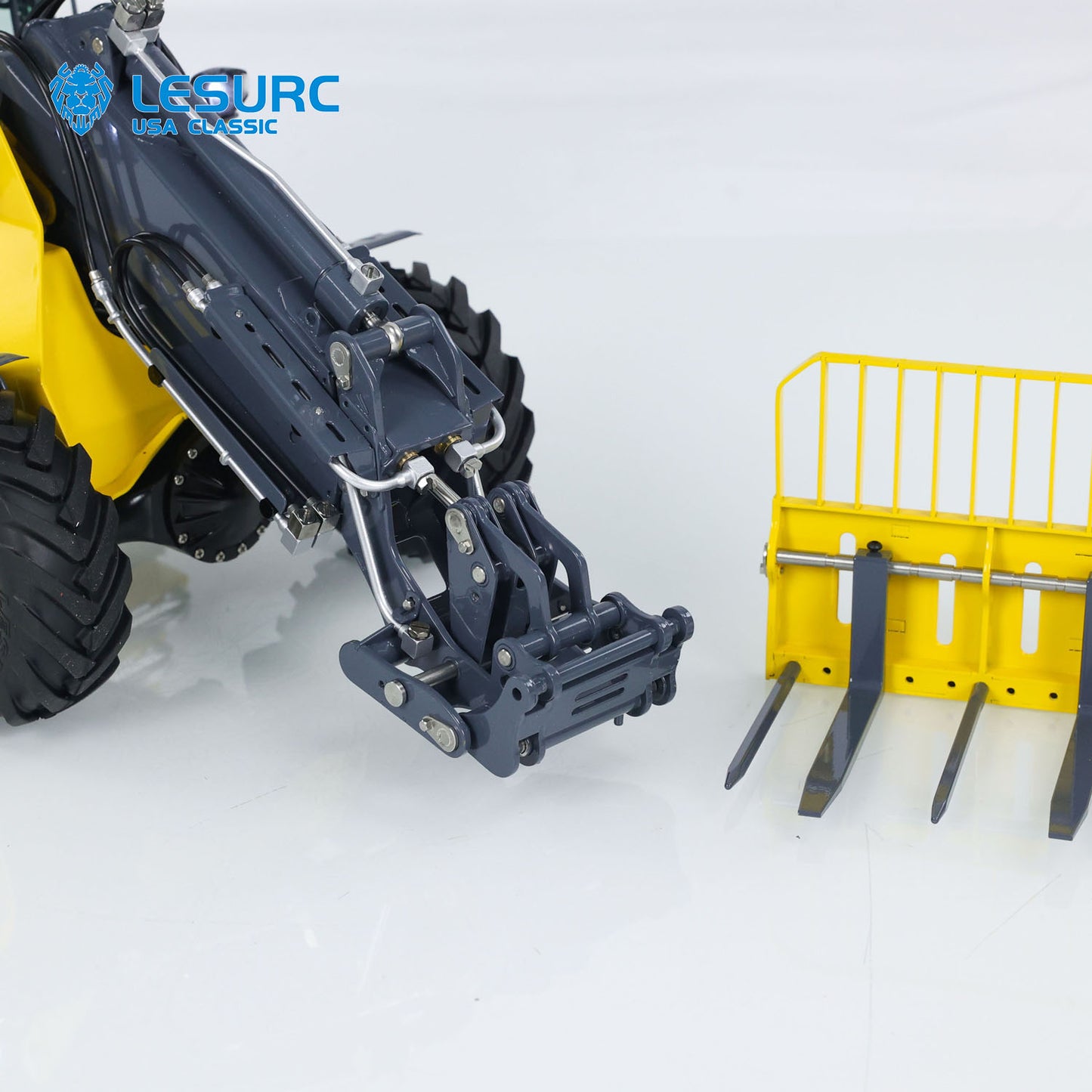 LESU AT1050 1:14 RC Hydraulic Fork Truck Metal Radio Control Telescopic Arm Loader Car Models Engineering Vehicle Light Sound