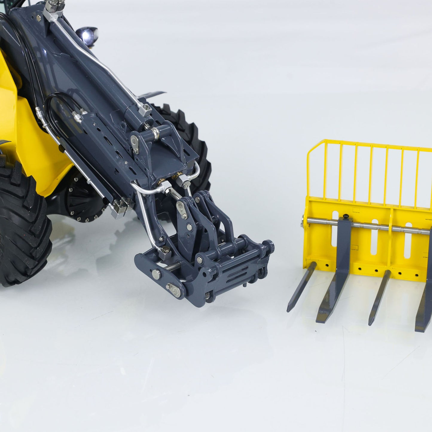 IN STOCK LESU AT1050 1/14 Metal RC Hydraulic Telescopic Arm Loader with FlySky I6S Radio Controller Fork Bucket Light Sound System
