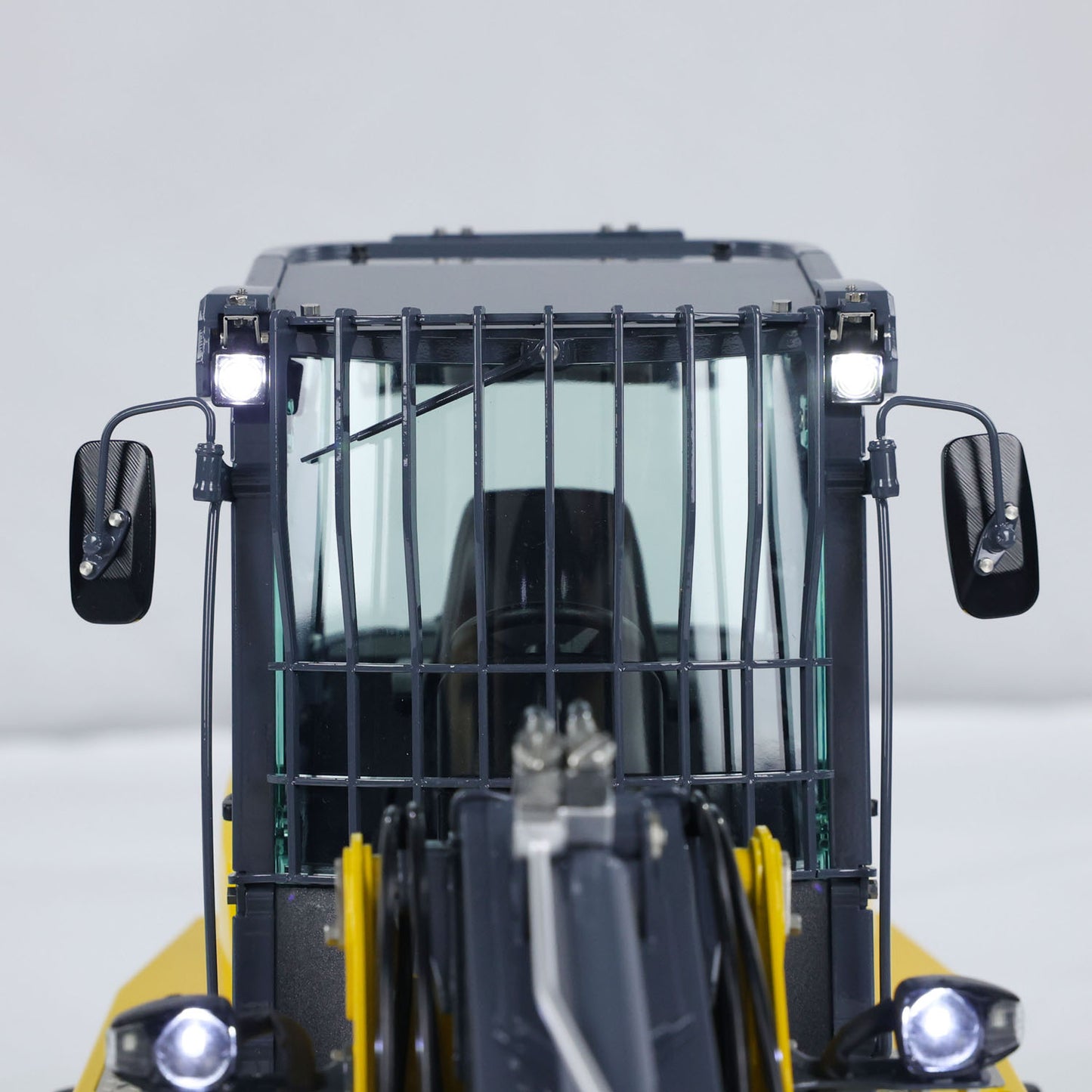 IN STOCK LESU AT1050 1/14 Metal RC Hydraulic Telescopic Arm Loader with FlySky I6S Radio Controller Fork Bucket Light Sound System