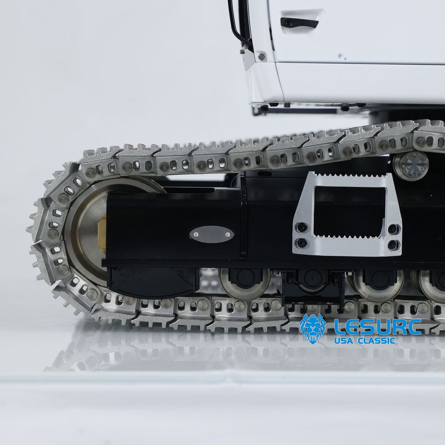 LESU Aoue-LR945 1/14 Metal RC Hydraulic Excavator B0017 3 Arms Digger Model with Light System for Construction Vehicle Model Hobbyists