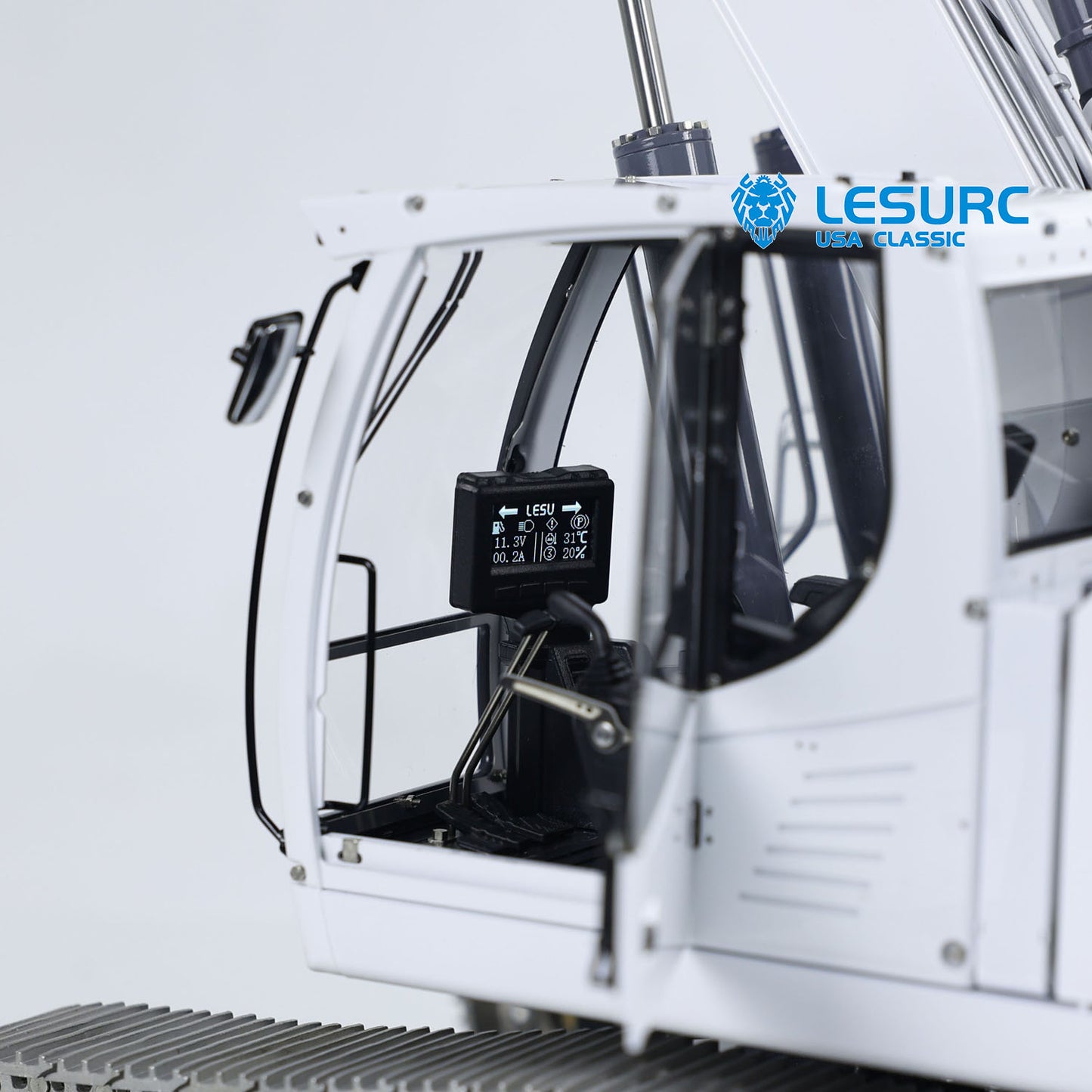 LESU Aoue-LR945 1/14 Metal RC Hydraulic Excavator B0017 3 Arms Digger Model with Light System for Construction Vehicle Model Hobbyists